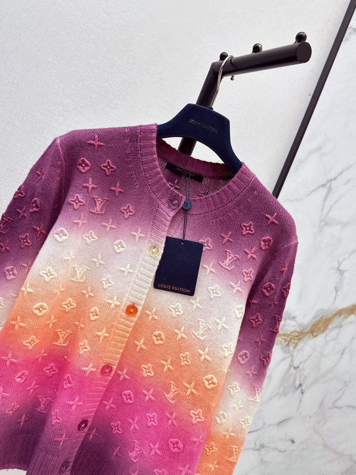 26SS New Cashmere Knit Cardigan with Gradient Ombré Effect and Embossed Logo 🤍