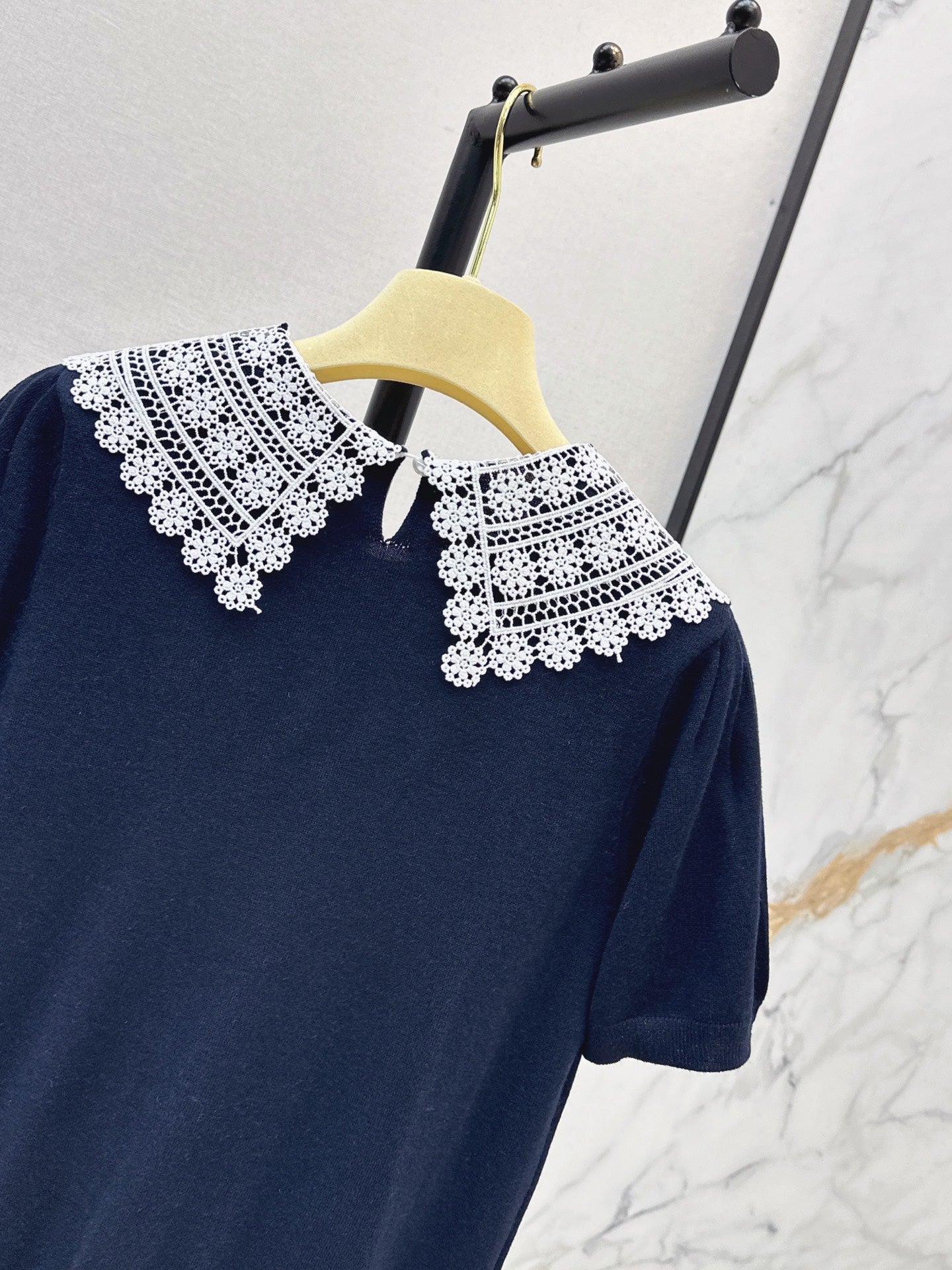 26SS New Faux-Layer Knit Top with Contrast-Color Lace Collar 🤍