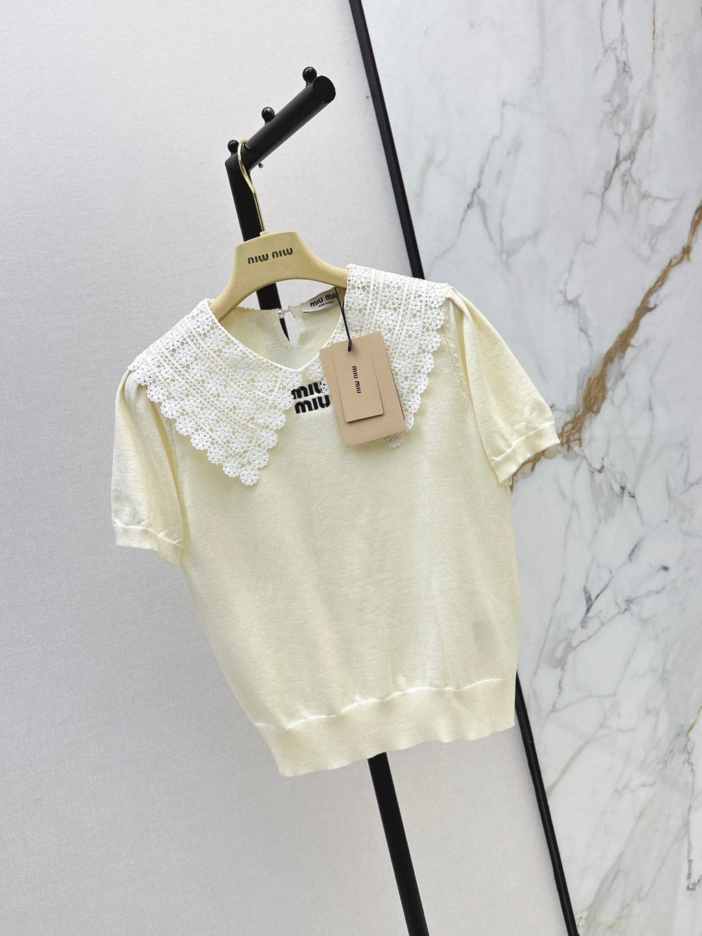 26SS New Faux-Layer Knit Top with Contrast-Color Lace Collar 🤍