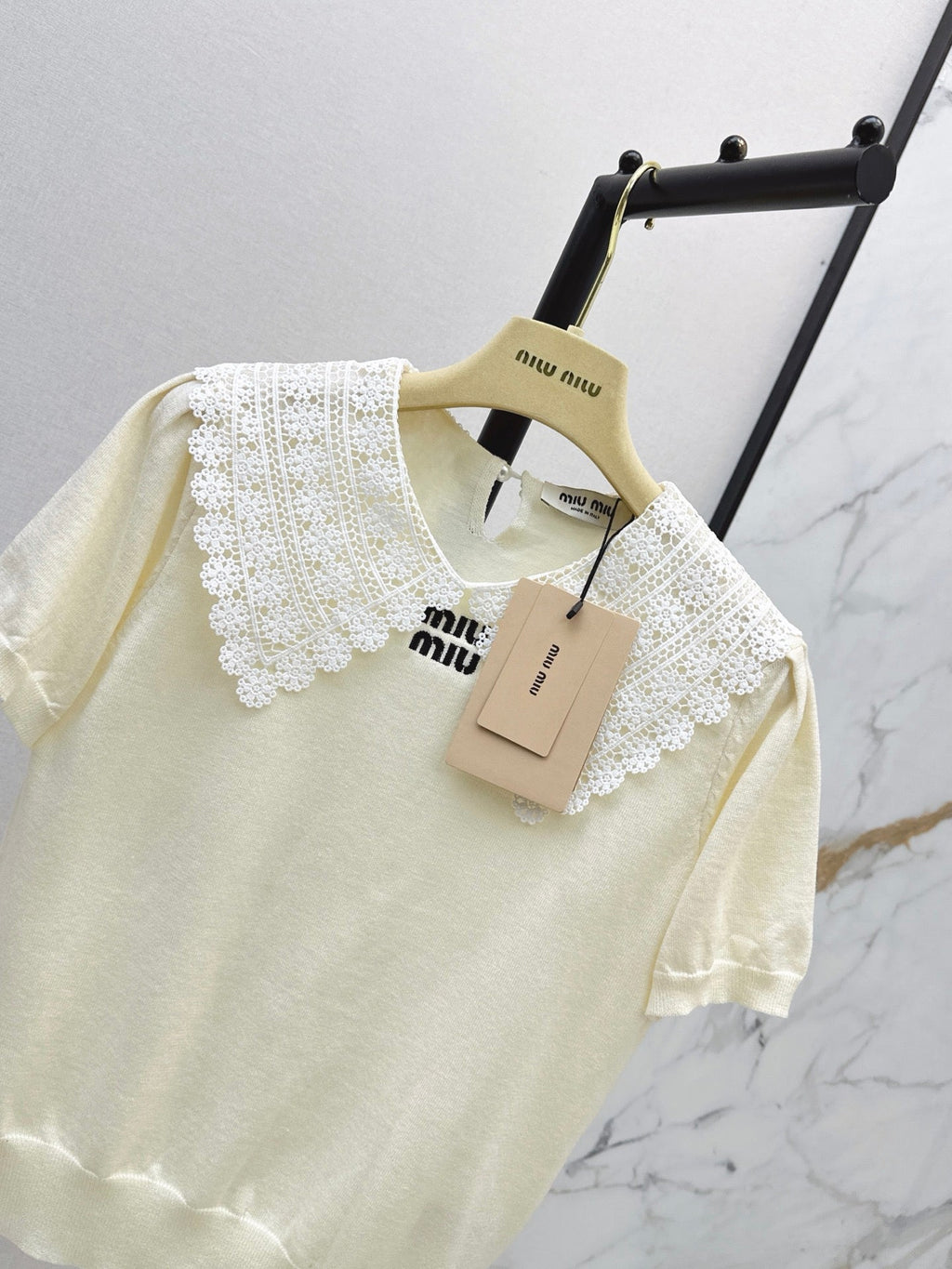 26SS New Faux-Layer Knit Top with Contrast-Color Lace Collar 🤍