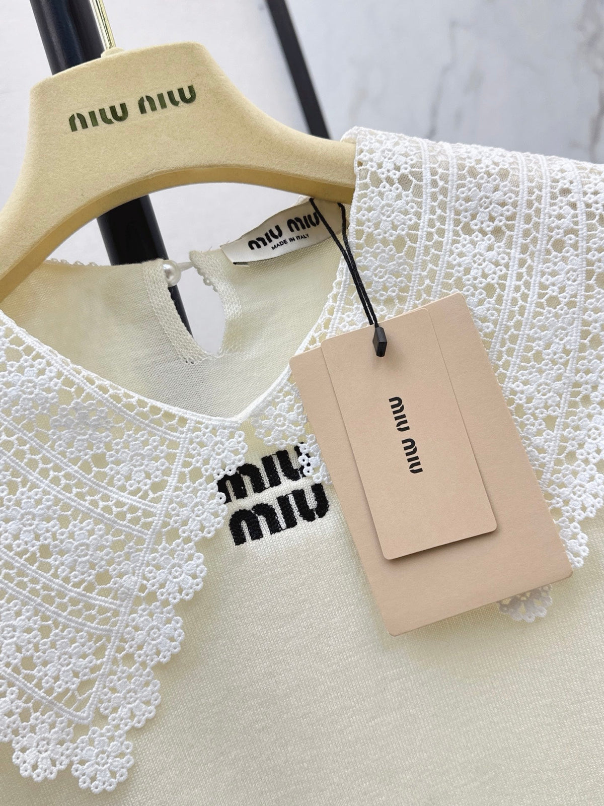 26SS New Faux-Layer Knit Top with Contrast-Color Lace Collar 🤍