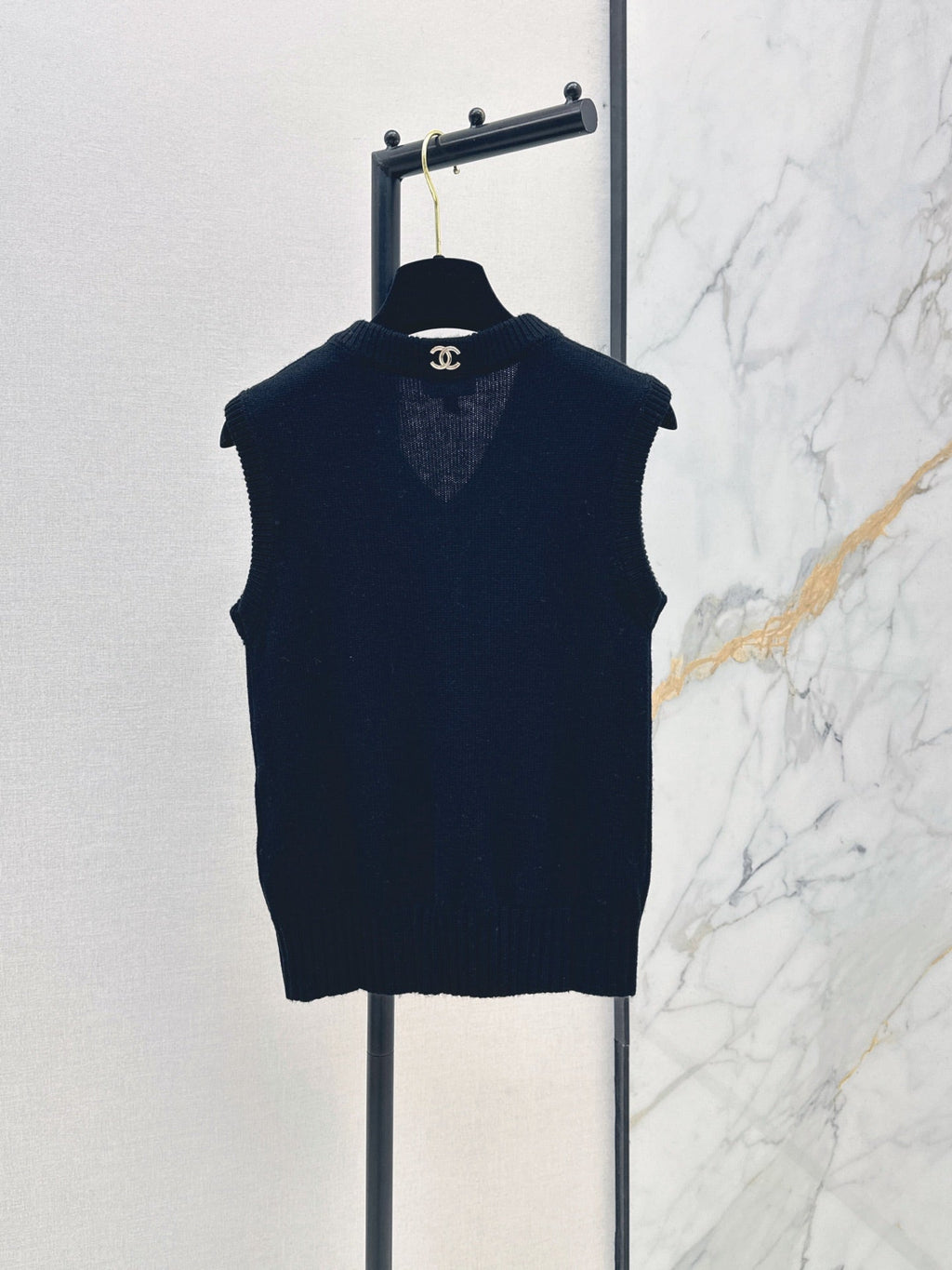 26FW New Métiers d'Art Collection V-Neck Knit Vest 🖤