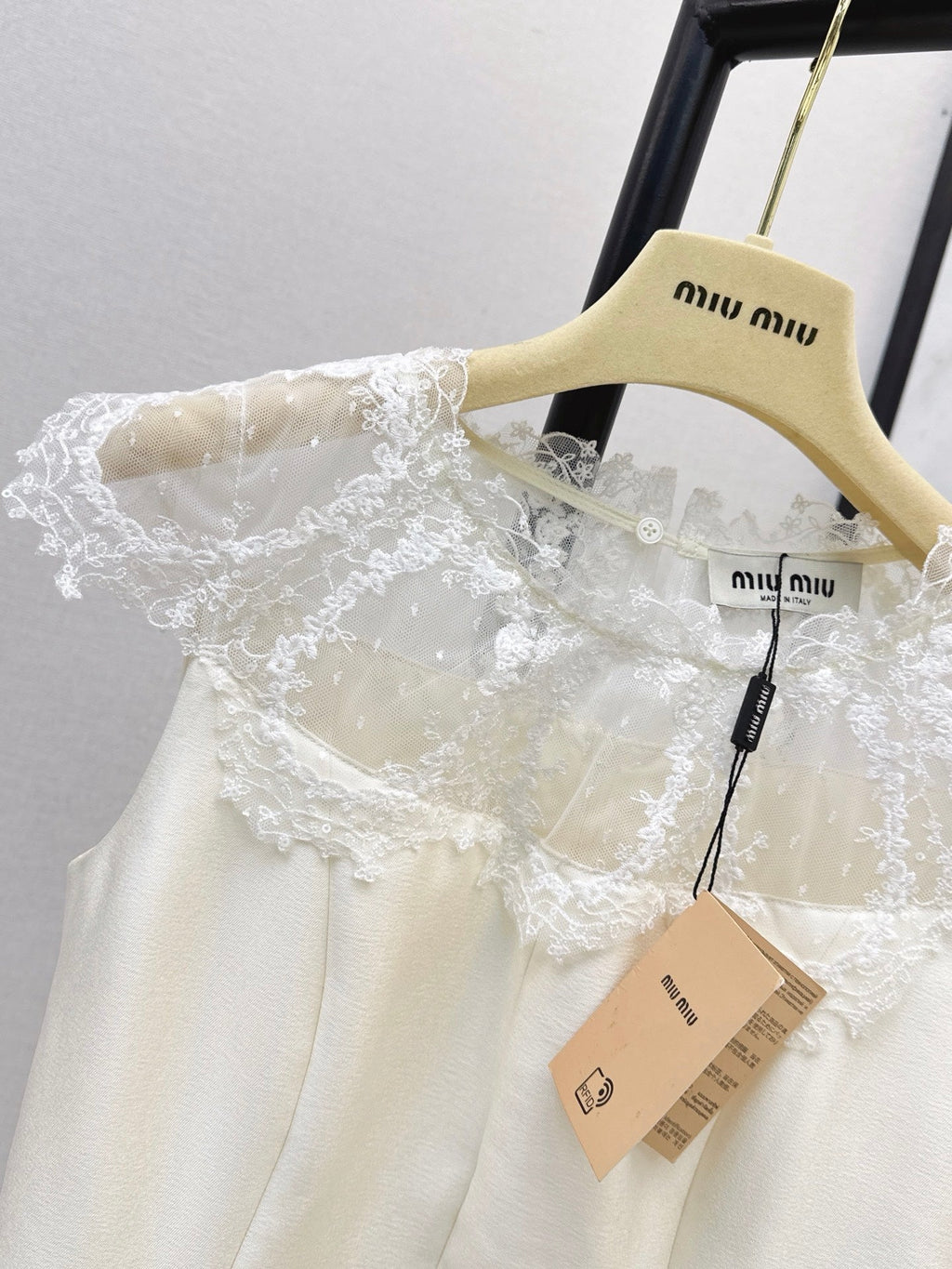 26FW New Sleeveless Dress with Lace-Panel Detail 🤍