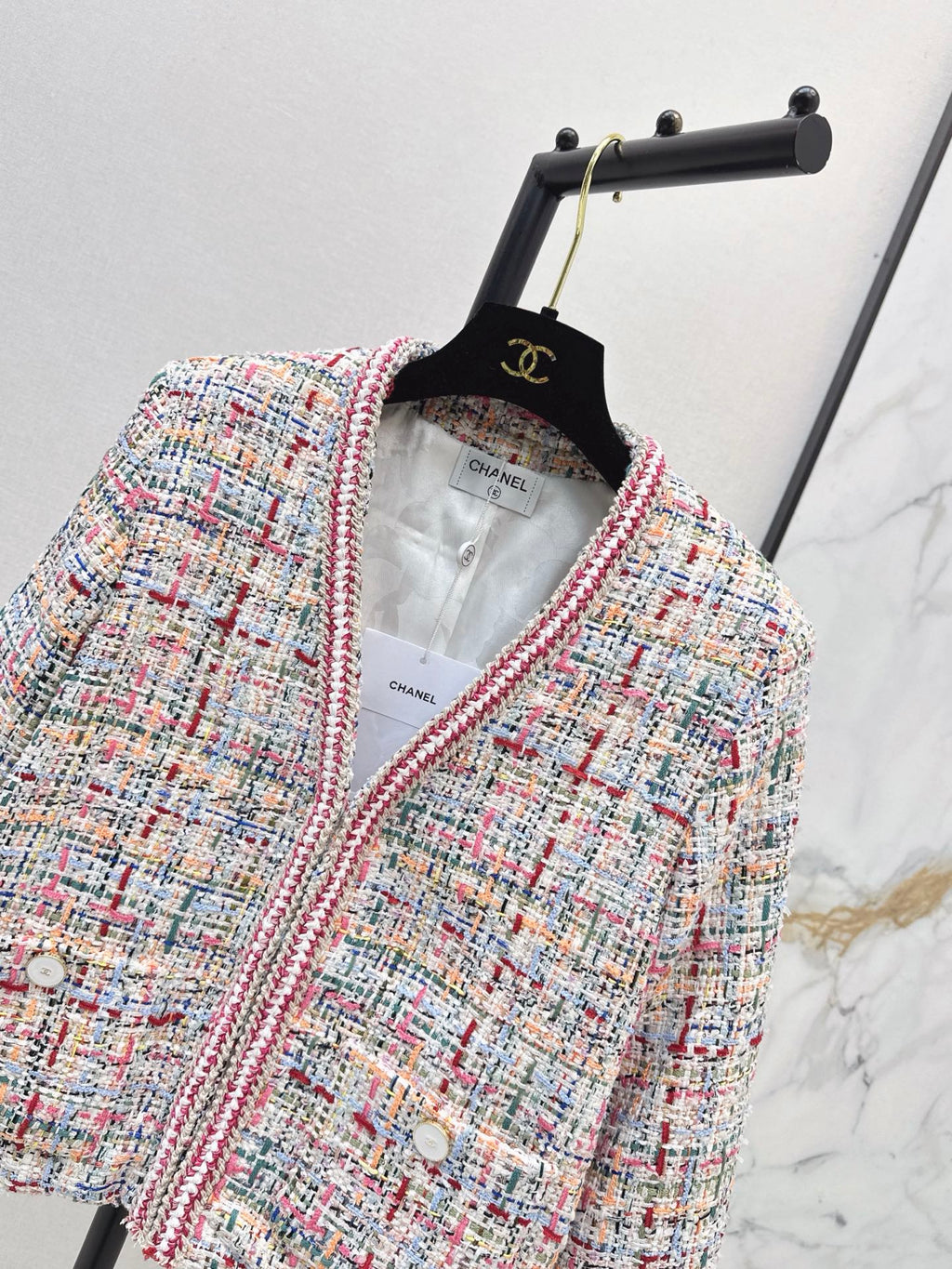 26FW New V-neck knit jacket with contrasting trim 💕
