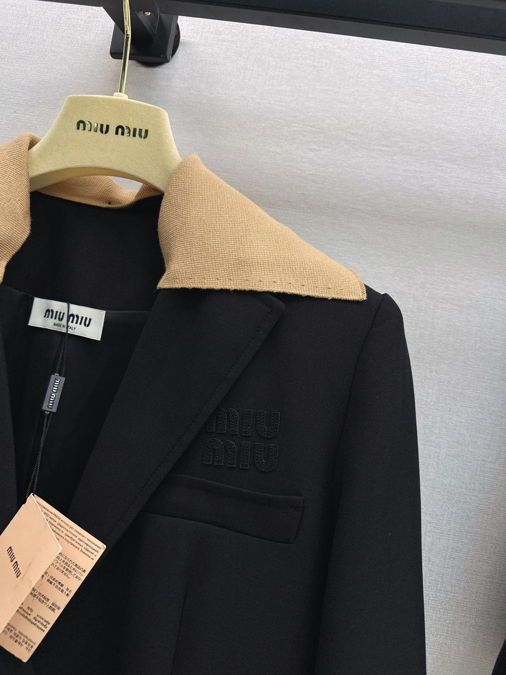 26FW New Blazer with Faux-Layered Knit Collar 🖤