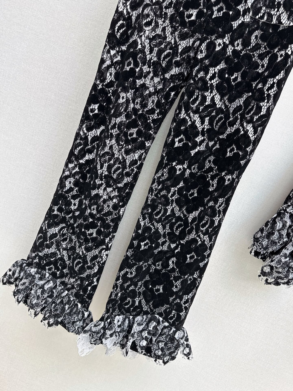 26FW New Custom Lace Flared Trousers 🖤