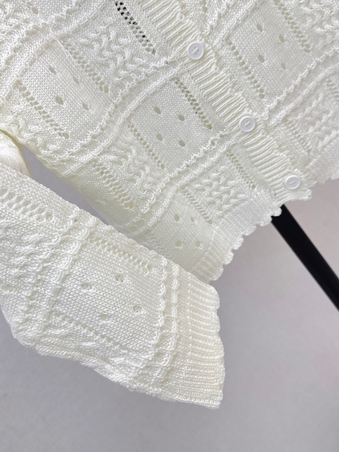 26FW New Textured Jacquard V-Neck Knit Cardigan 🤍