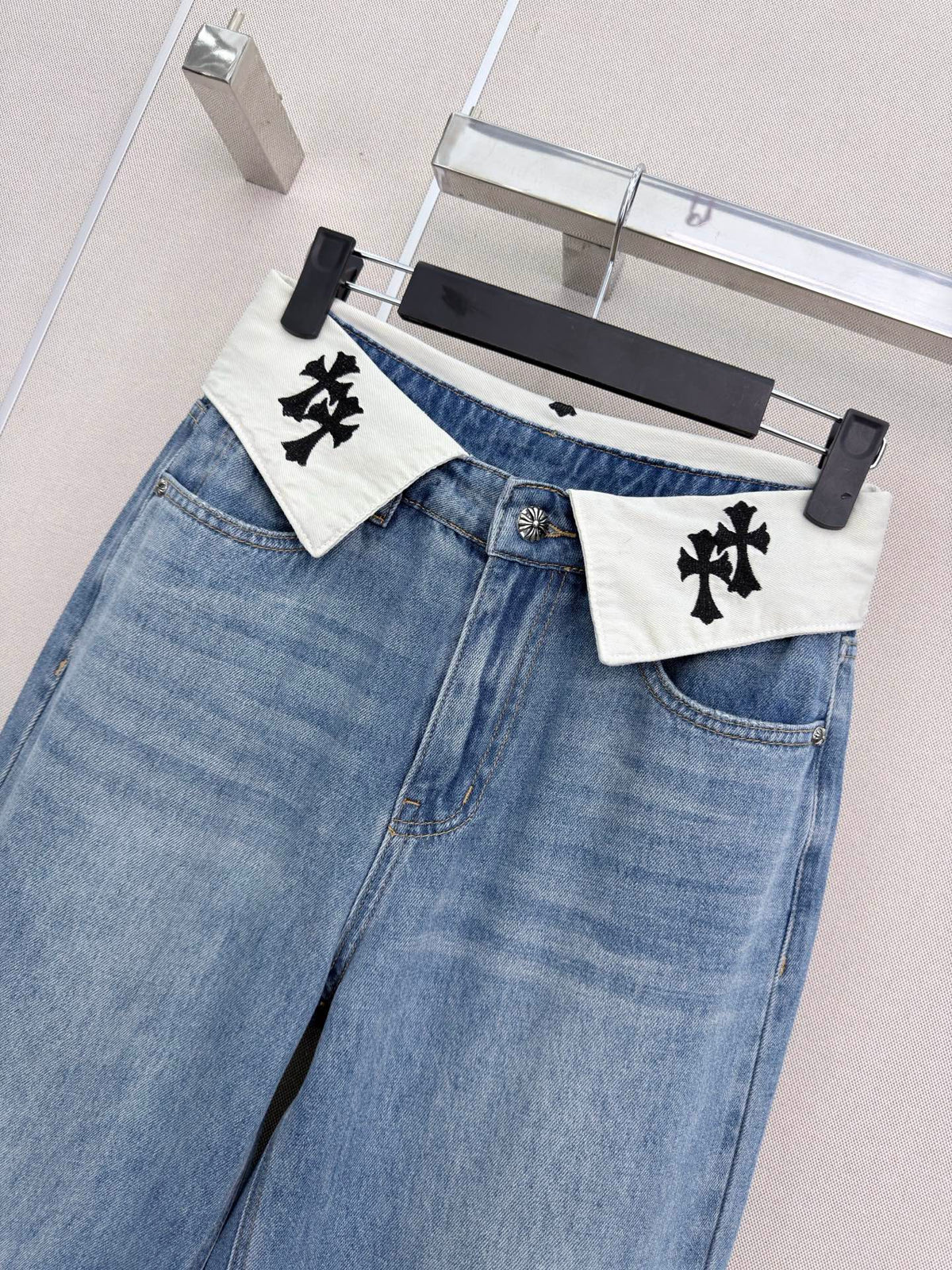 🔥HOT🔥 26FW New Embroidered Cross Fold-Over Waist Straight-Leg Jeans