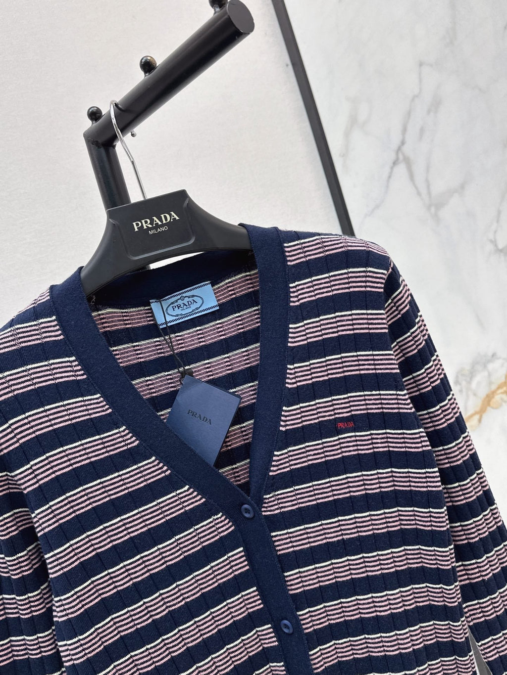 26FW New V-Neck Striped Knit Cardigan 🖤