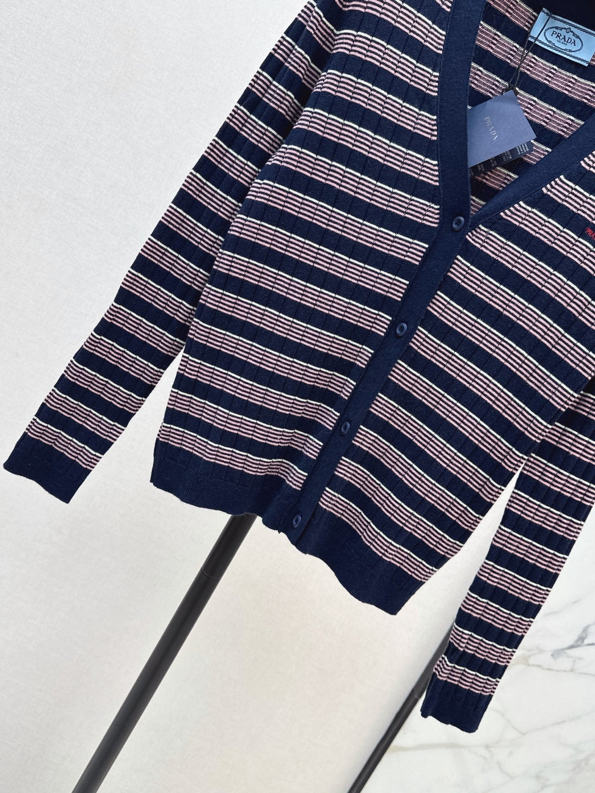 26FW New V-Neck Striped Knit Cardigan 🖤