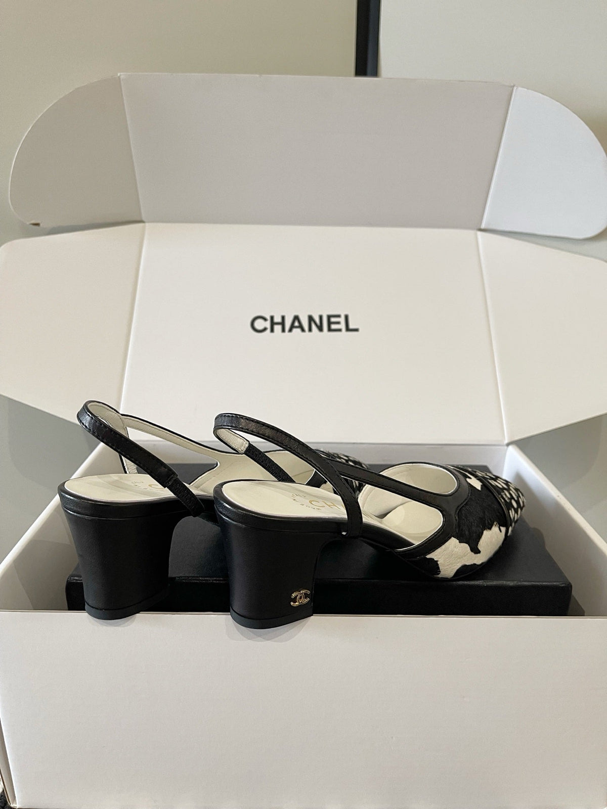 26FW New Women's Versatile Color-Block Slingback Sandals with Chunky Heels (height: 6.5cm)