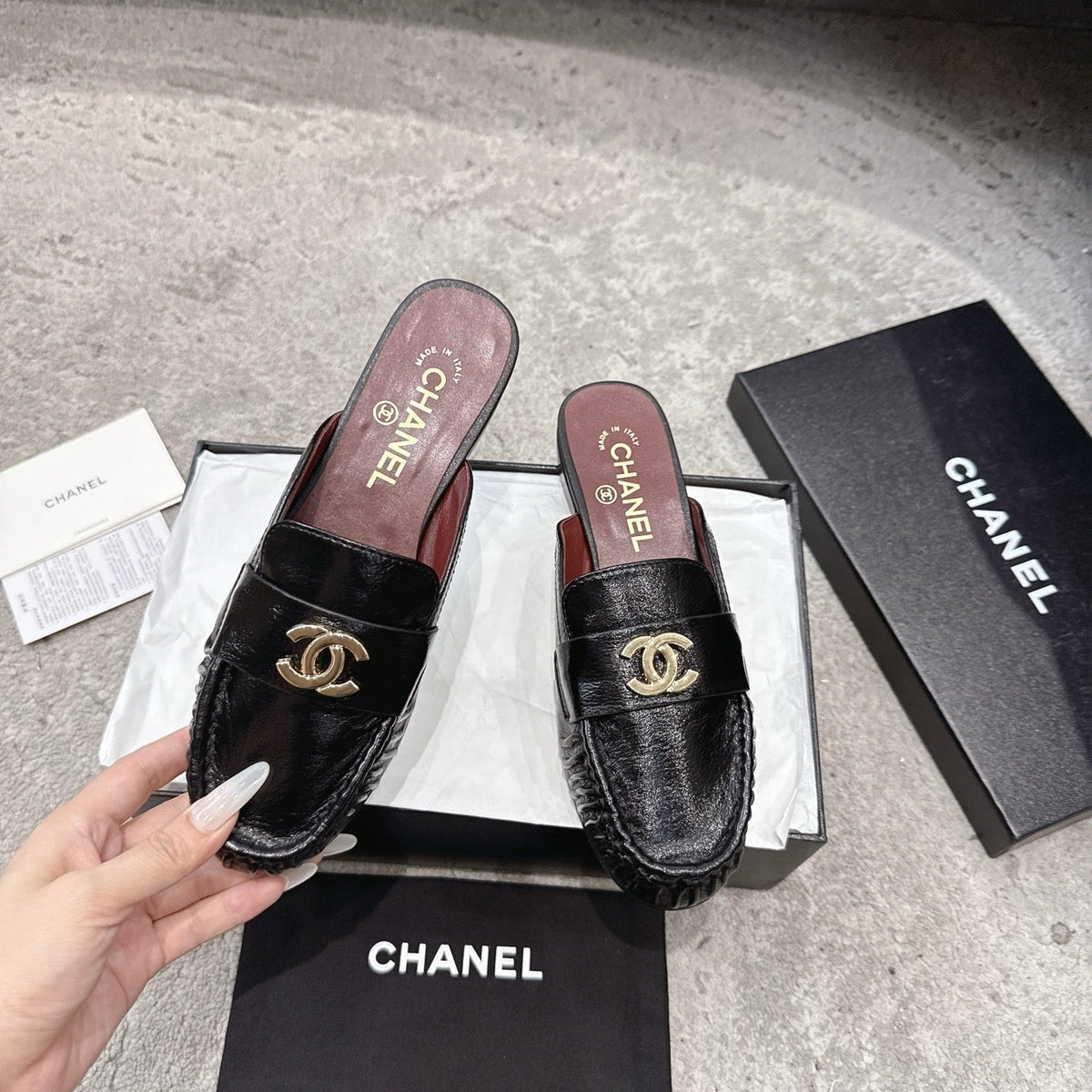26FW New Pleated Flat Mule Mules – Vintage-Style Closed-Toe Slip-Ons