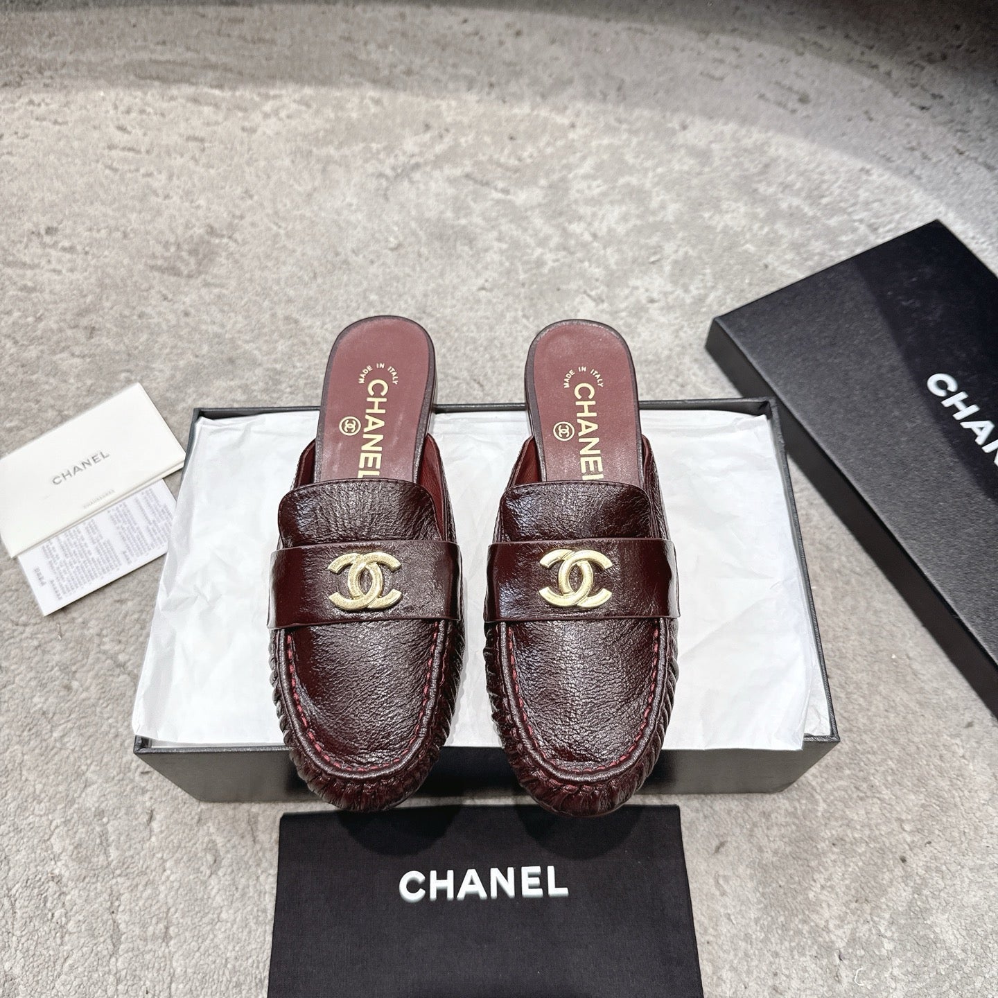 26FW New Pleated Flat Mule Mules – Vintage-Style Closed-Toe Slip-Ons