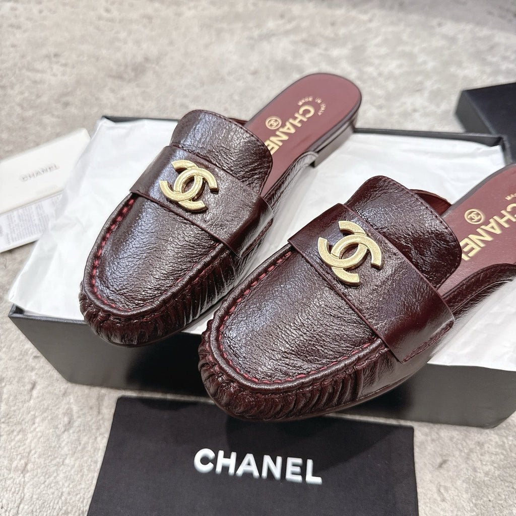 26FW New Pleated Flat Mule Mules – Vintage-Style Closed-Toe Slip-Ons