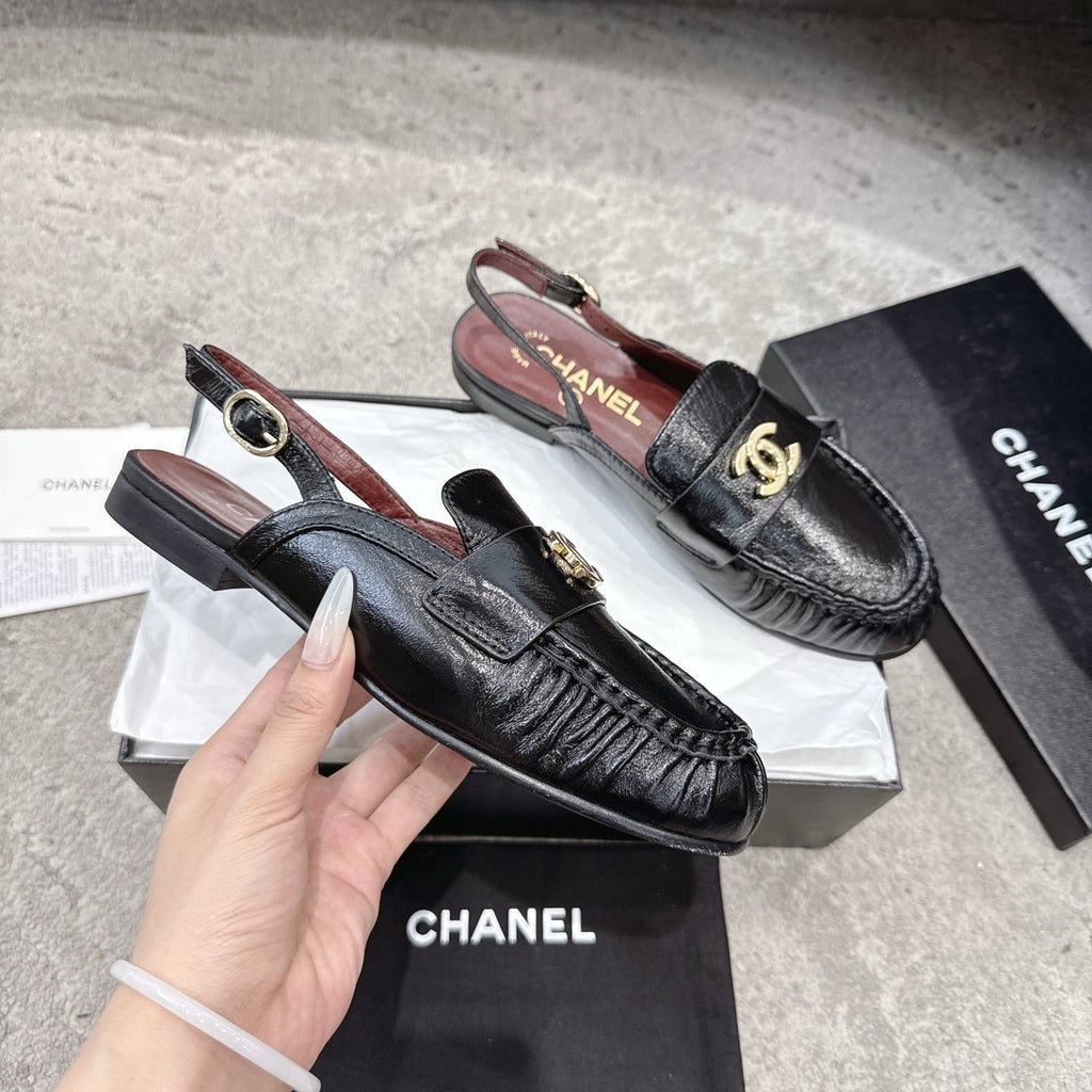 26FW New Pleated Flat Mules – Vintage-Style Closed-Toe Sandals