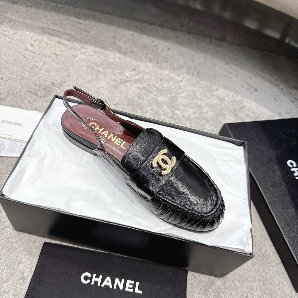 26FW New Pleated Flat Mules – Vintage-Style Closed-Toe Sandals