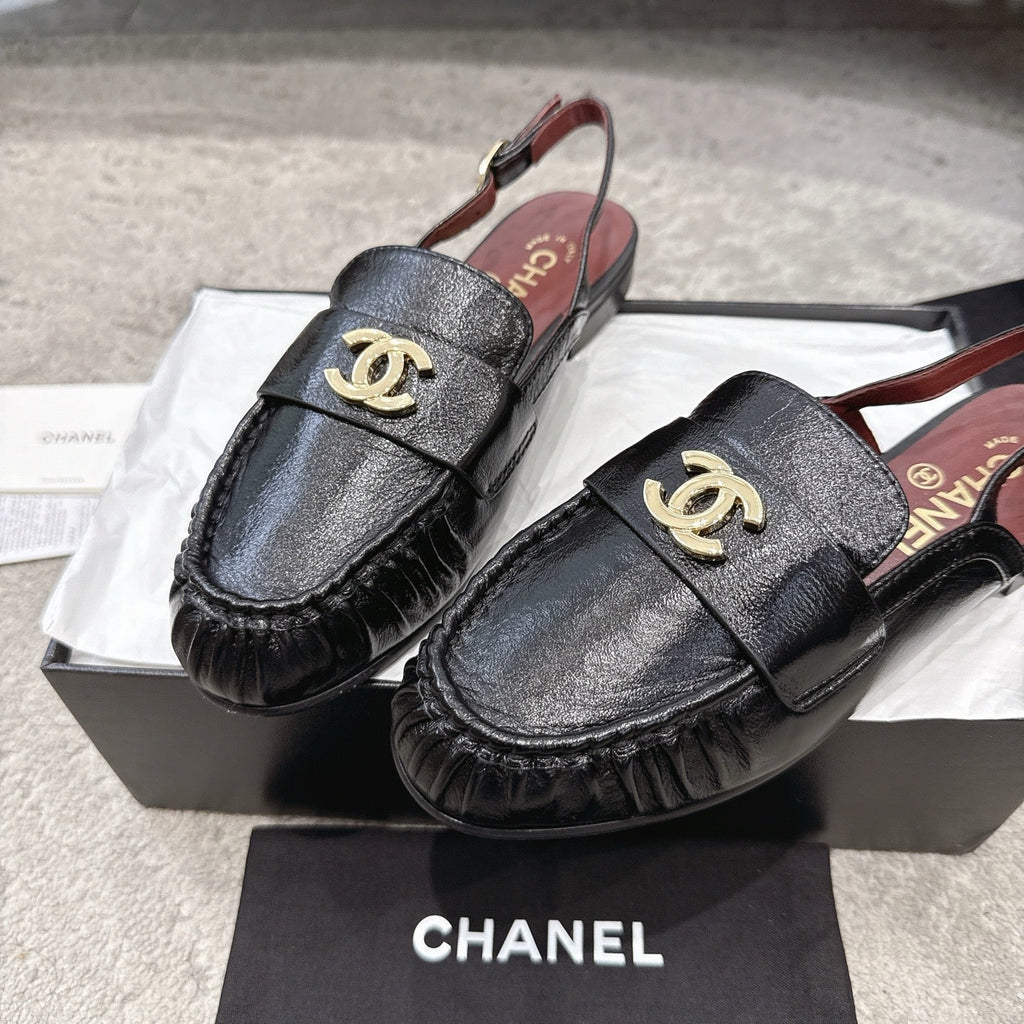26FW New Pleated Flat Mules – Vintage-Style Closed-Toe Sandals