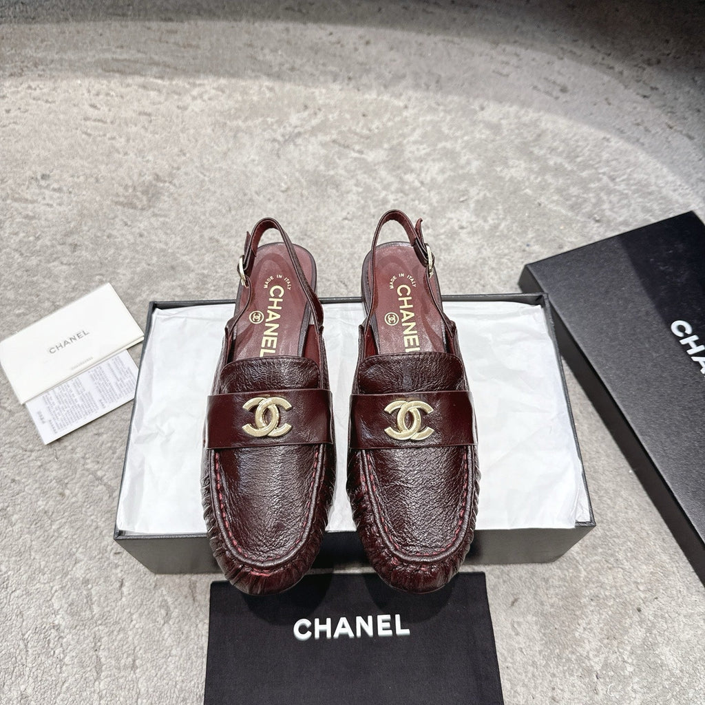 26FW New Pleated Flat Mules – Vintage-Style Closed-Toe Sandals