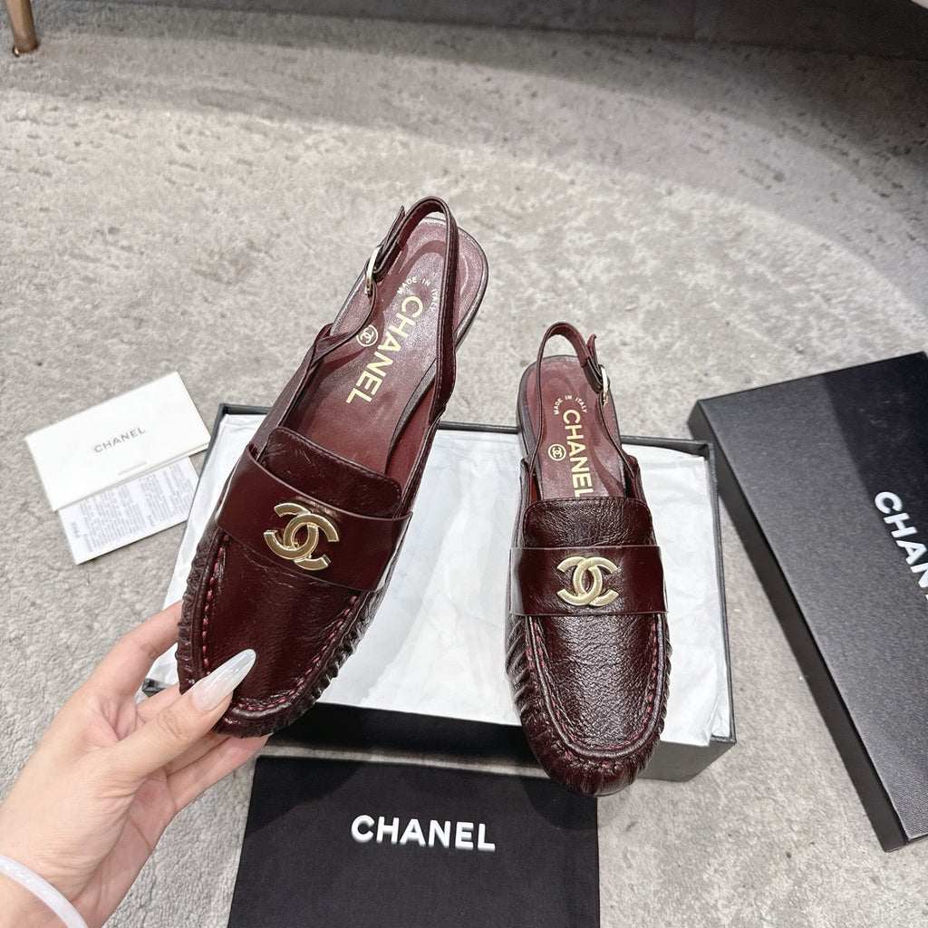26FW New Pleated Flat Mules – Vintage-Style Closed-Toe Sandals