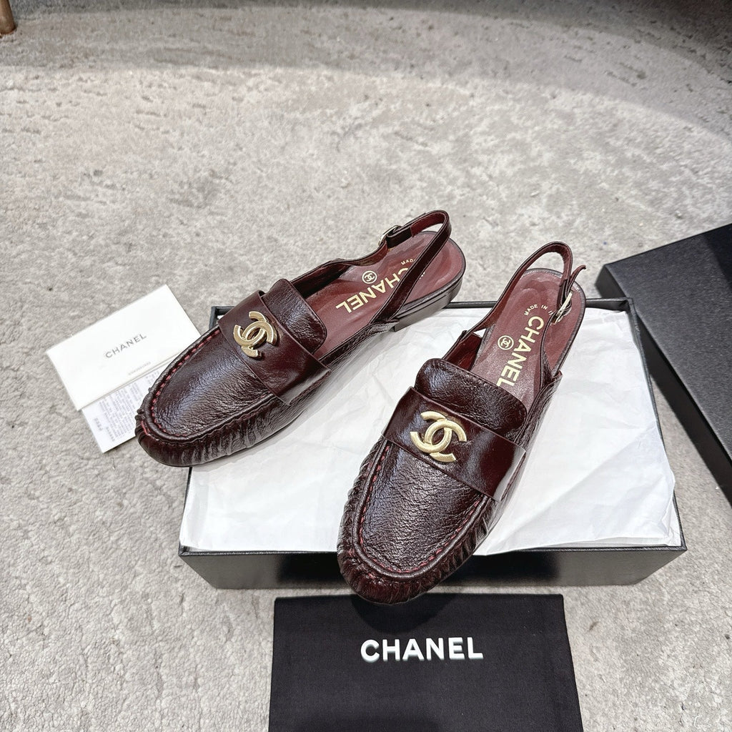 26FW New Pleated Flat Mules – Vintage-Style Closed-Toe Sandals