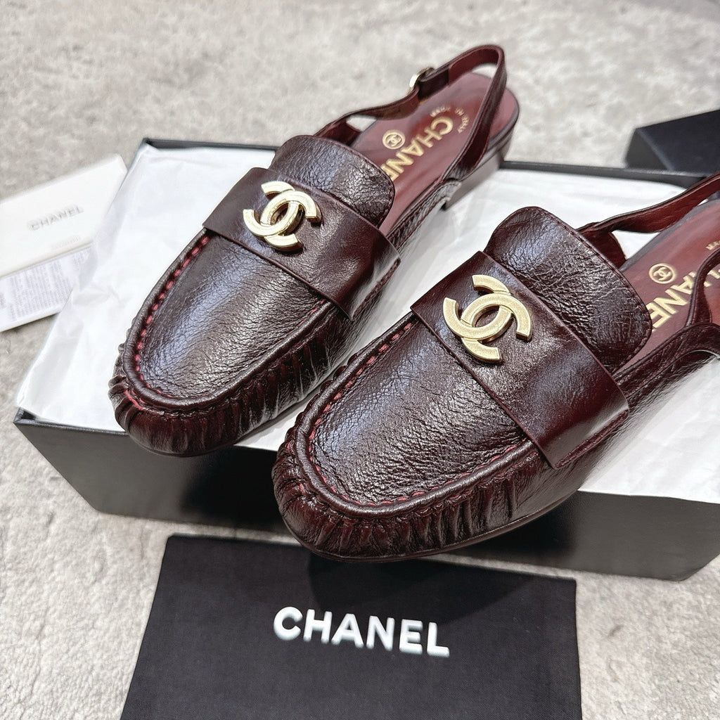 26FW New Pleated Flat Mules – Vintage-Style Closed-Toe Sandals