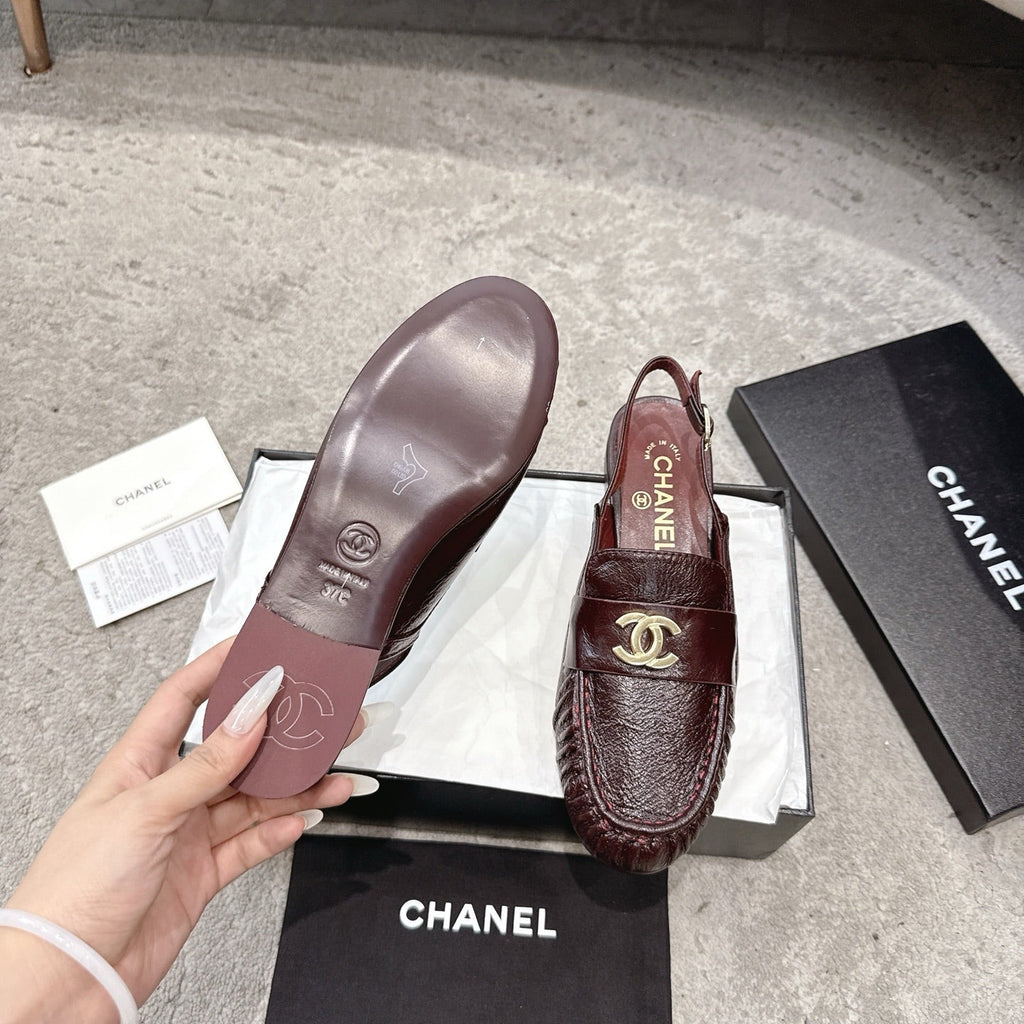 26FW New Pleated Flat Mules – Vintage-Style Closed-Toe Sandals