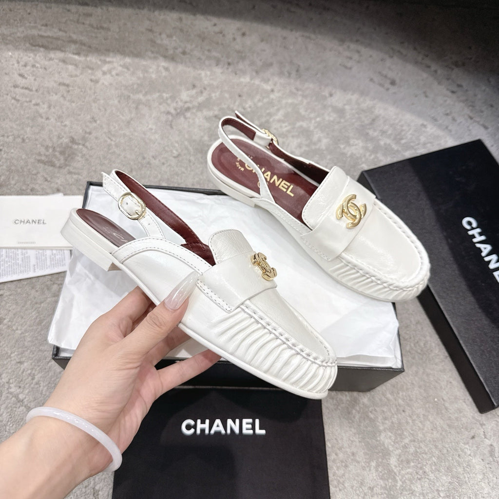 26FW New Pleated Flat Mules – Vintage-Style Closed-Toe Sandals