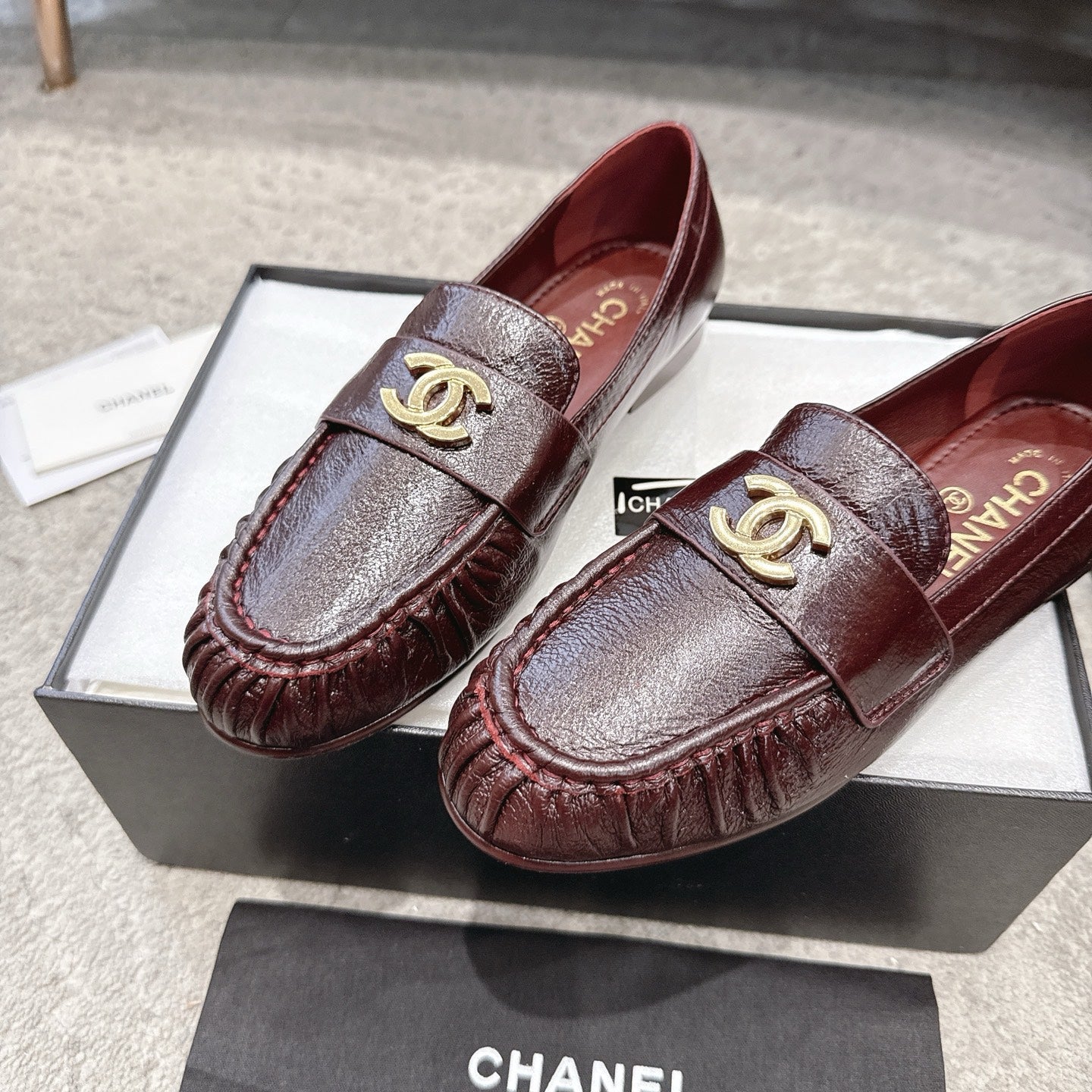 26FW New Pleated Flat Mules – Vintage-Style Flats