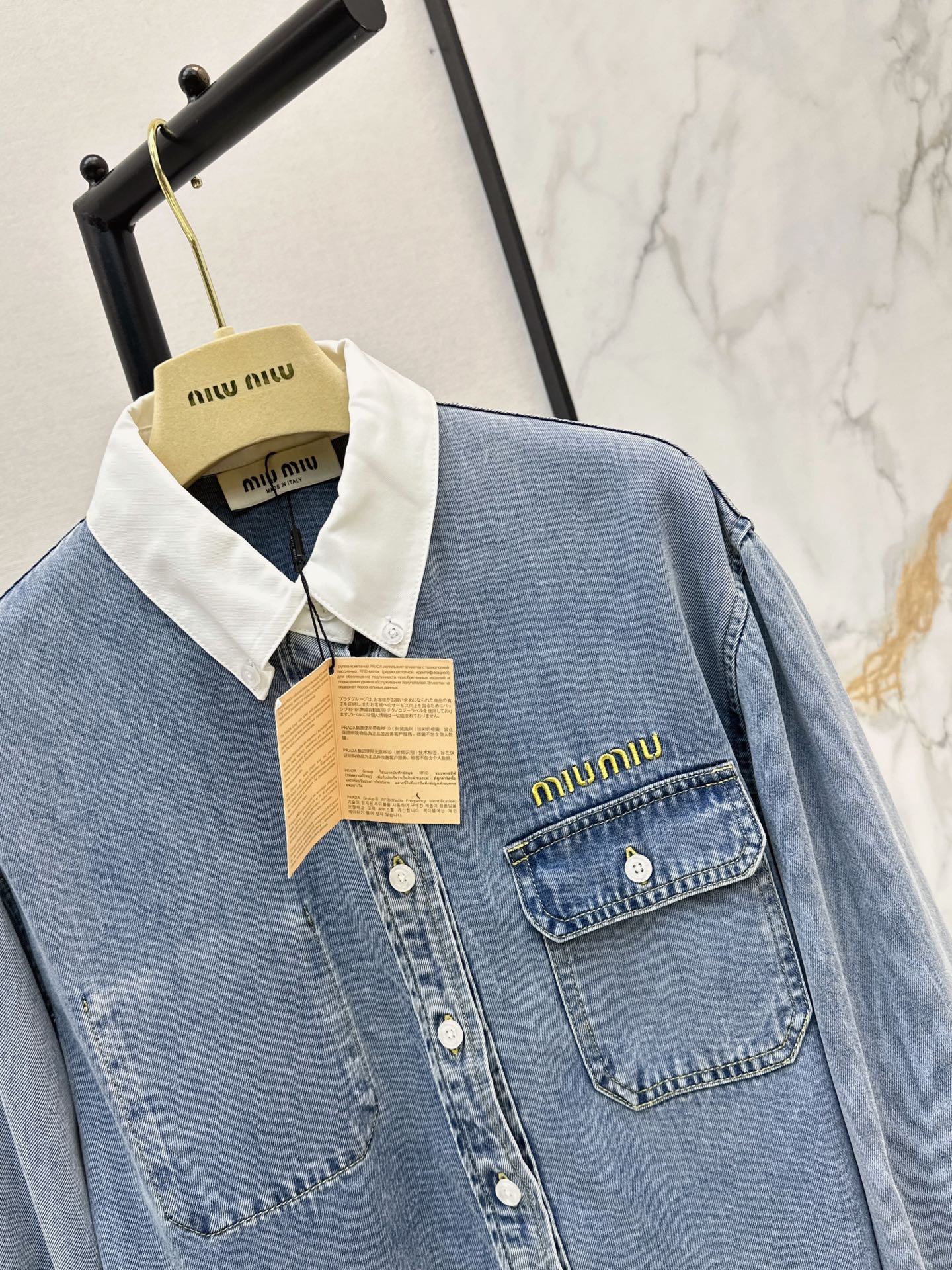 26FW New Denim Shirt with Embroidered Letter Logo and Contrast-Color Collar 🩵