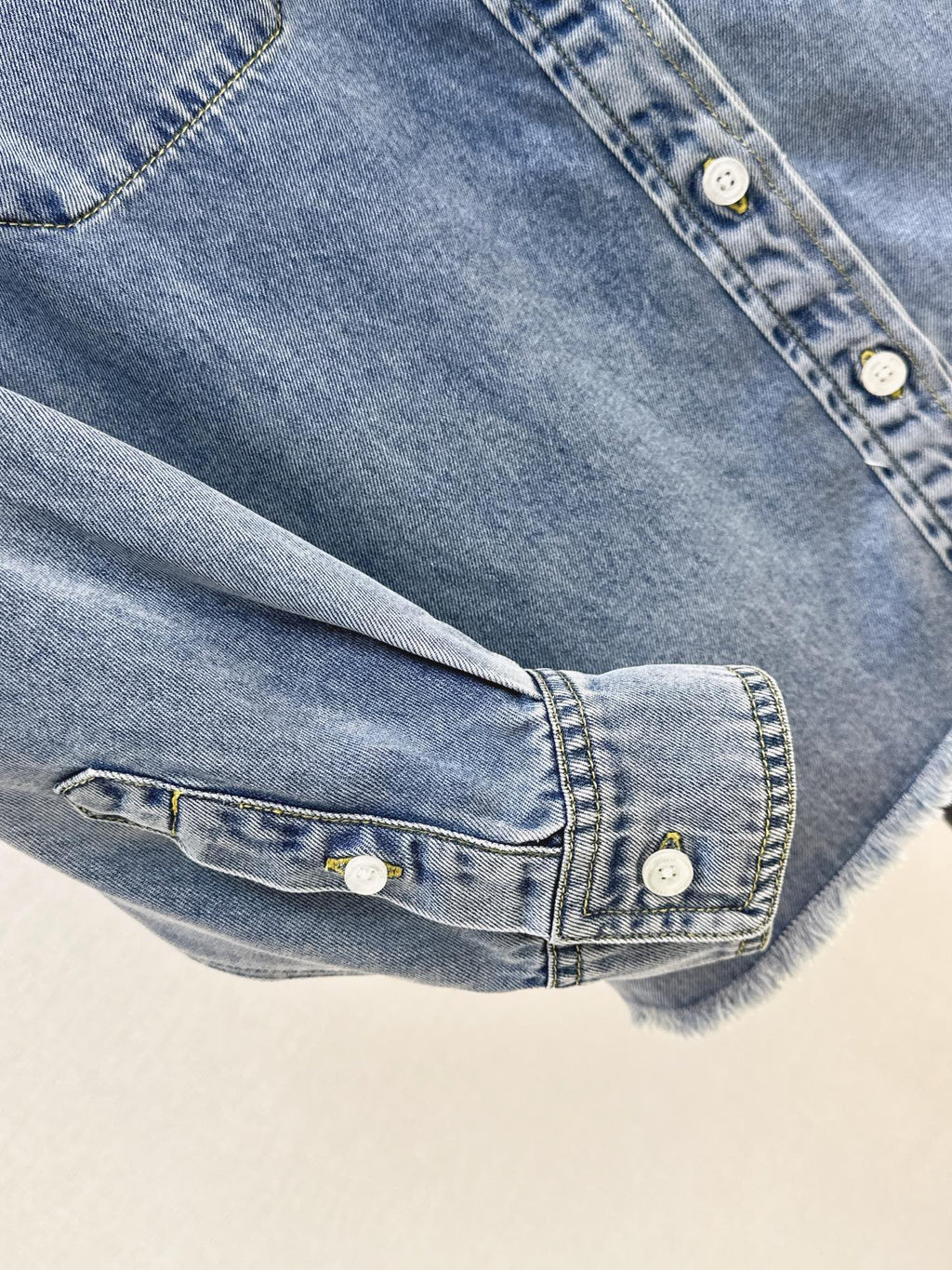 26FW New Denim Shirt with Embroidered Letter Logo and Contrast-Color Collar 🩵