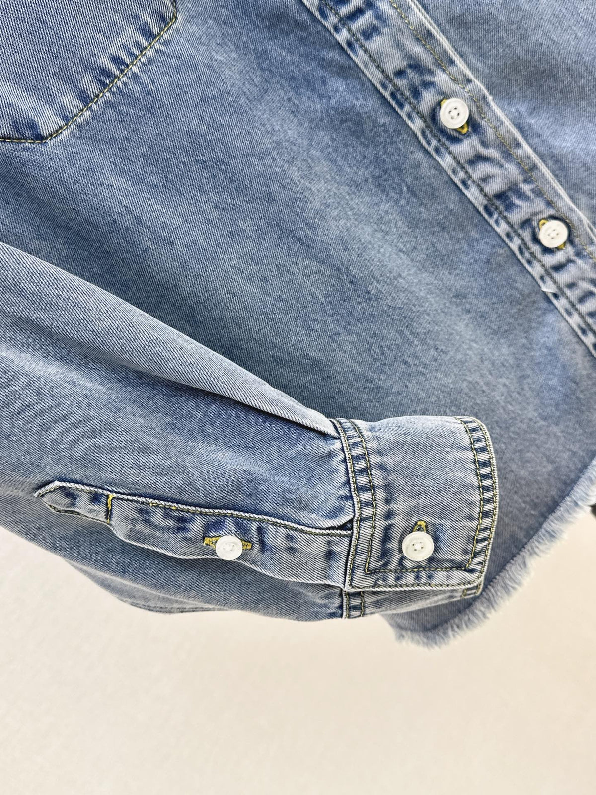 26FW New Denim Shirt with Embroidered Letter Logo and Contrast-Color Collar 🩵