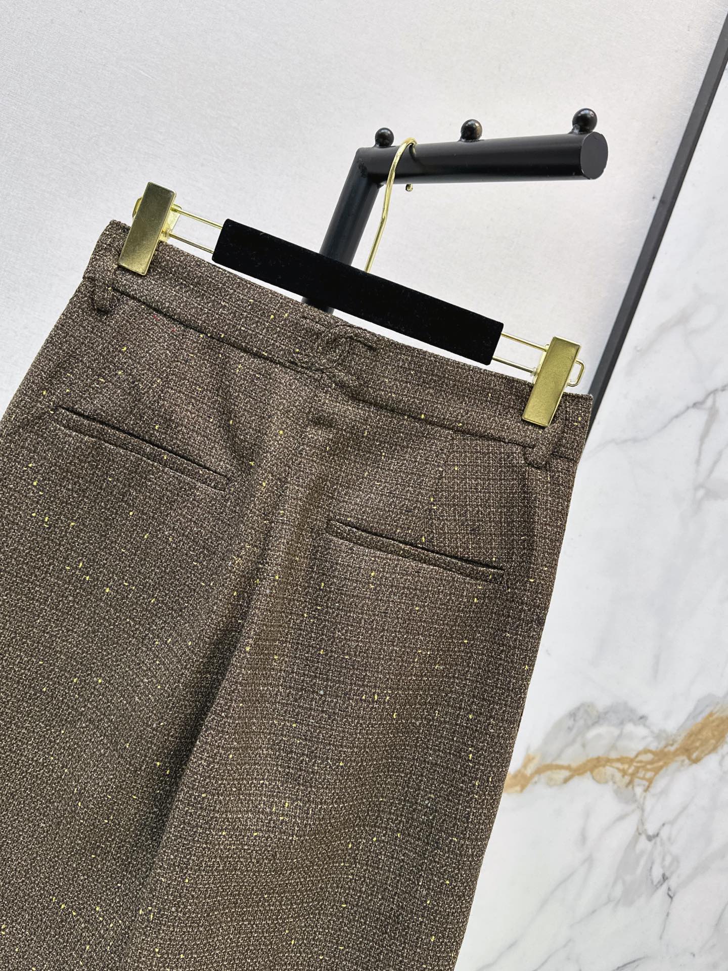 26FW New Runway Style: Vintage-Inspired Woven Wool Trousers 🤎