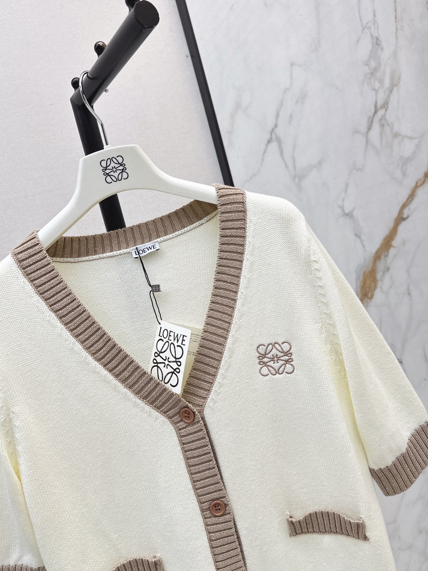 26FW New V-Neck Short-Sleeve Knit Top 🤍