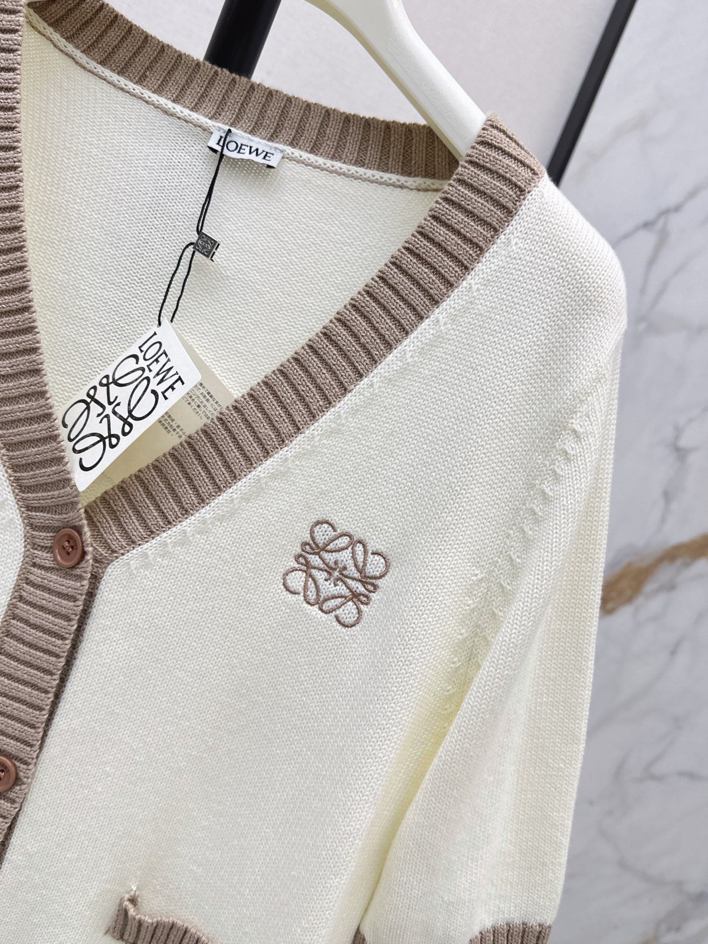 26FW New V-Neck Short-Sleeve Knit Top 🤍