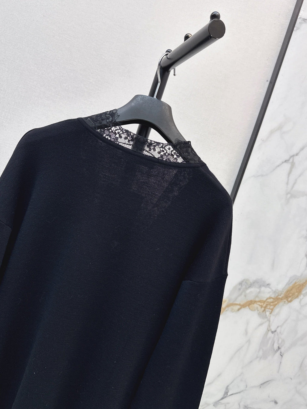 26FW New Cashmere Top with Lace-Panel V-Neck 🖤