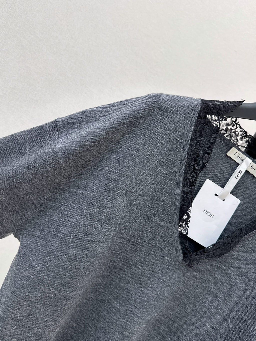 26FW New Cashmere Top with Lace-Panel V-Neck 🖤