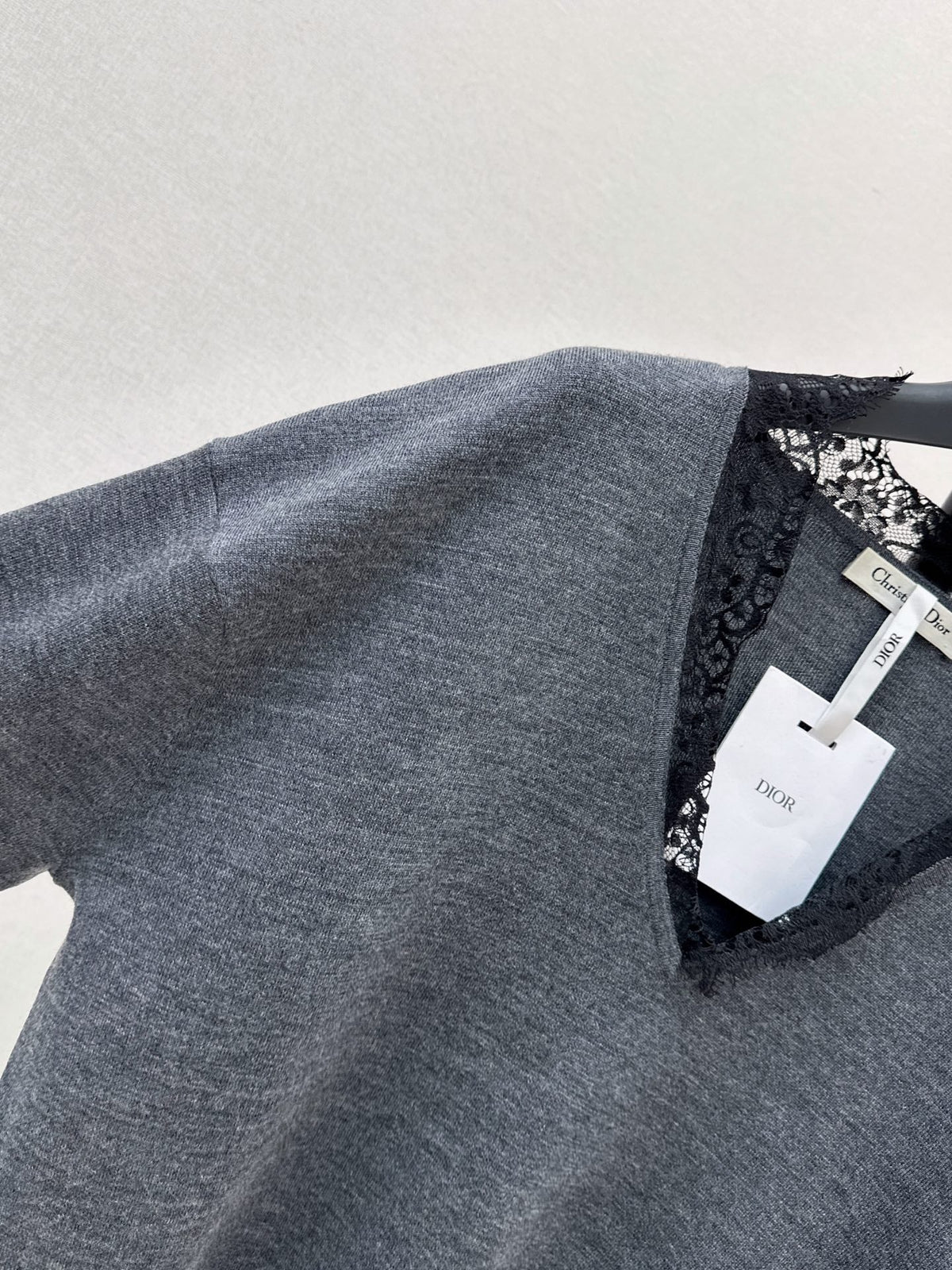 26FW New Cashmere Top with Lace-Panel V-Neck 🖤