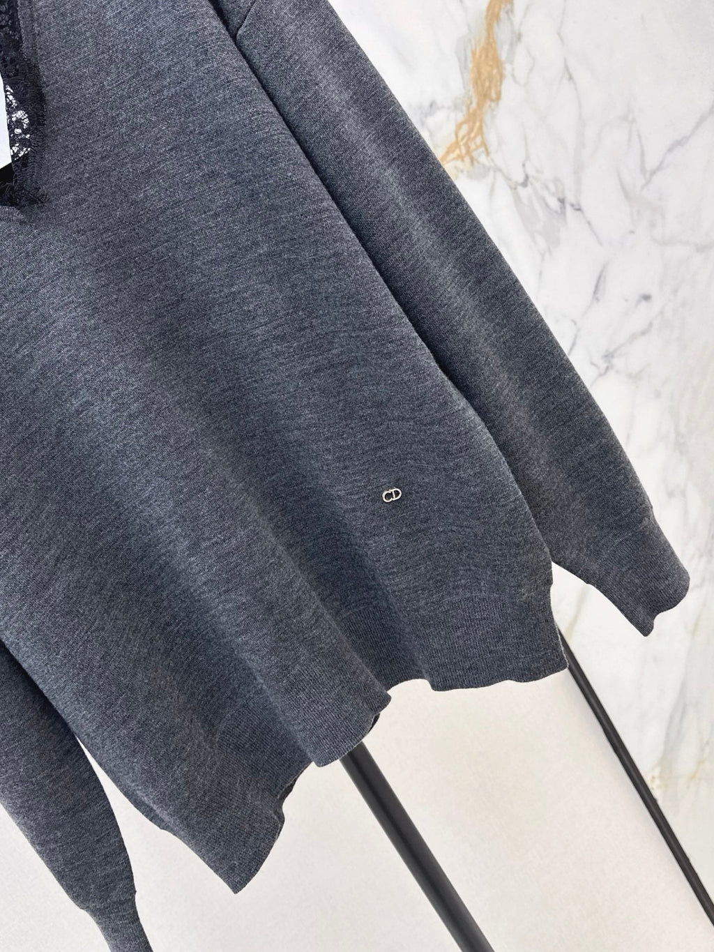 26FW New Cashmere Top with Lace-Panel V-Neck 🖤