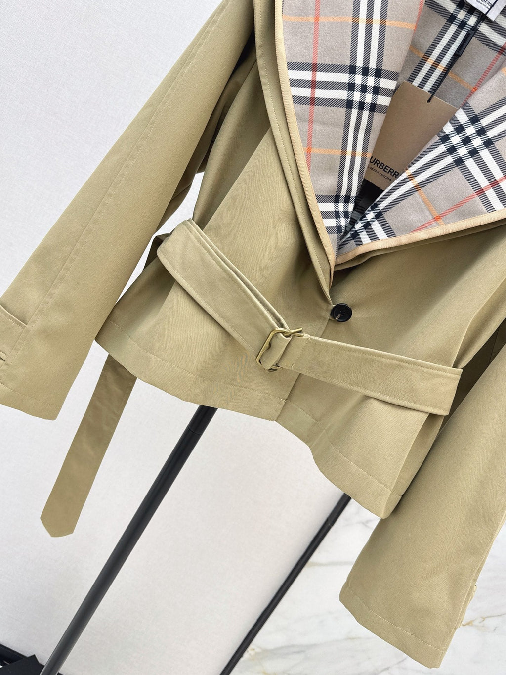 26FW New: Two-piece set featuring a trench coat with a large lapel and a plaid inner layer 🤎