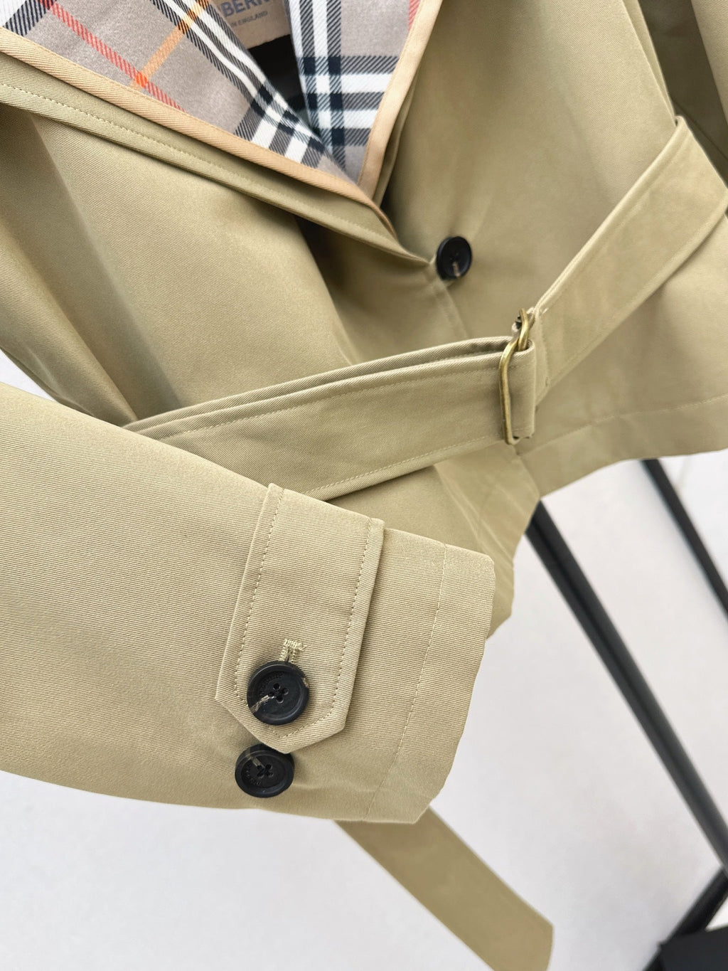 26FW New: Two-piece set featuring a trench coat with a large lapel and a plaid inner layer 🤎