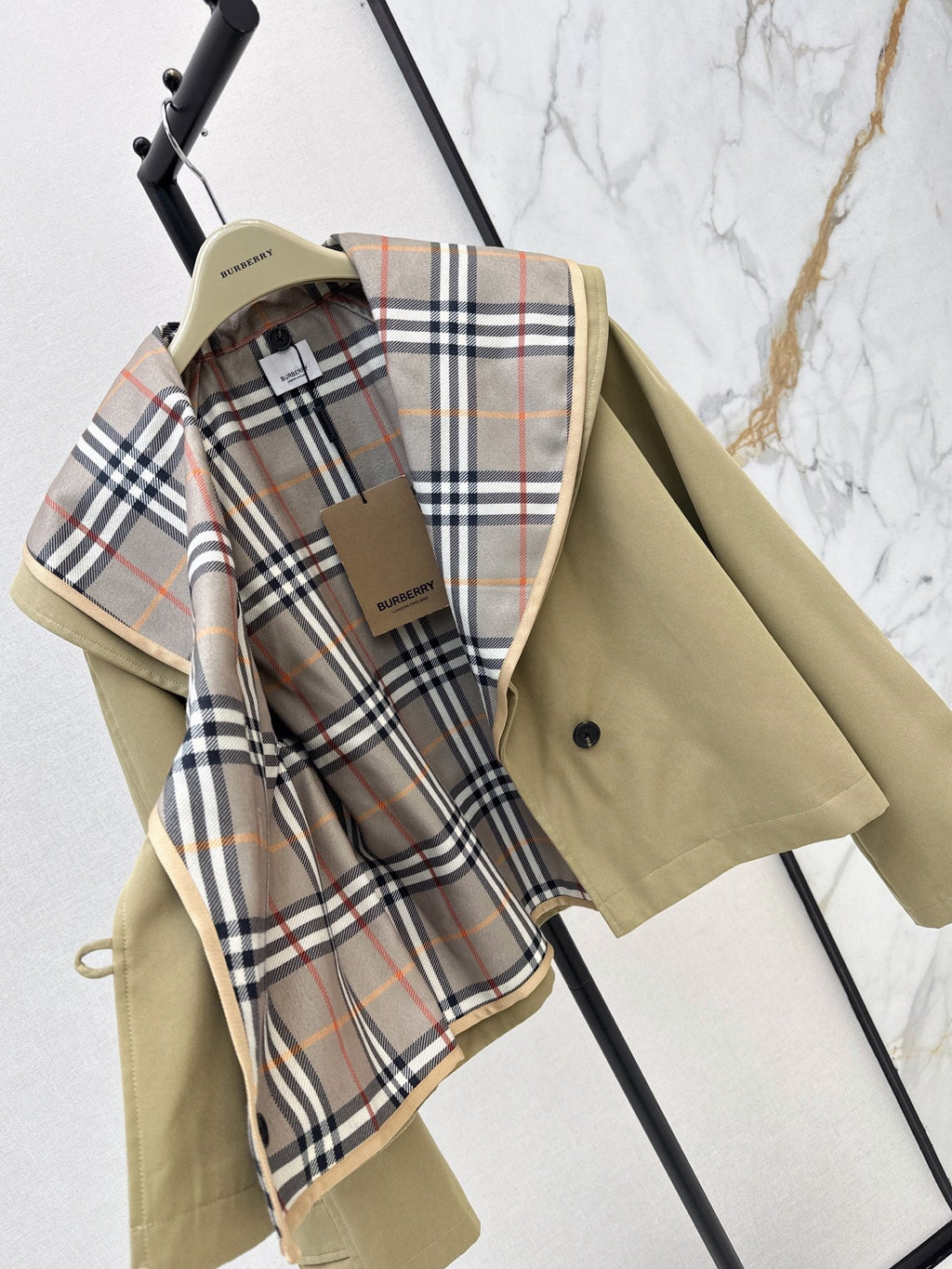 26FW New: Two-piece set featuring a trench coat with a large lapel and a plaid inner layer 🤎