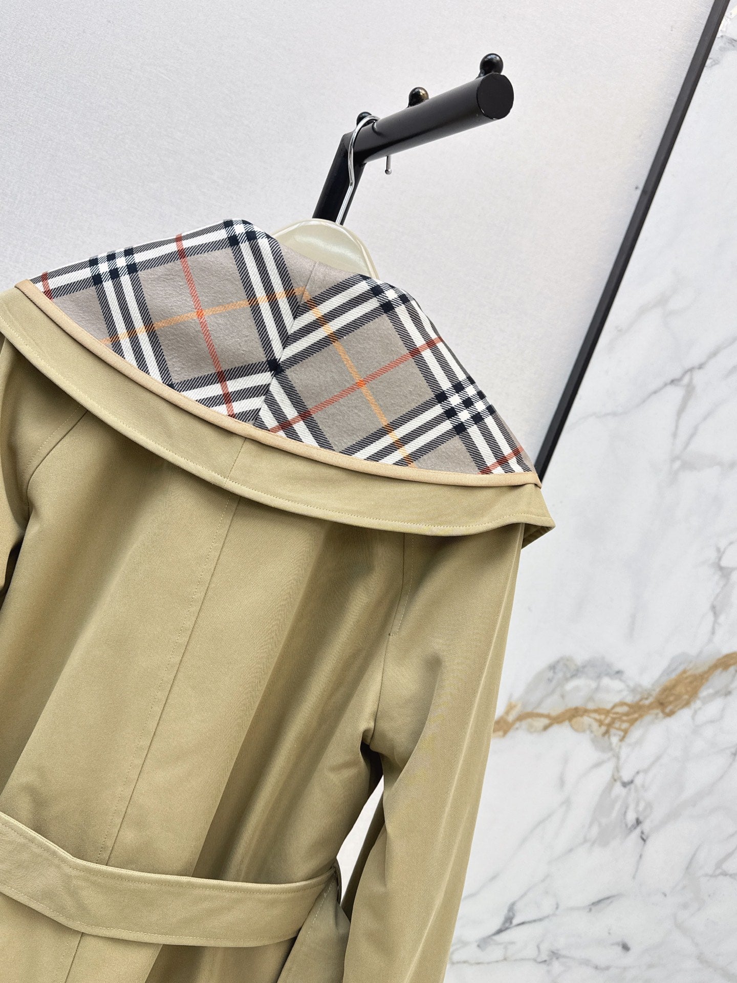26FW New: Two-piece set featuring a trench coat with a large lapel and a plaid inner layer 🤎