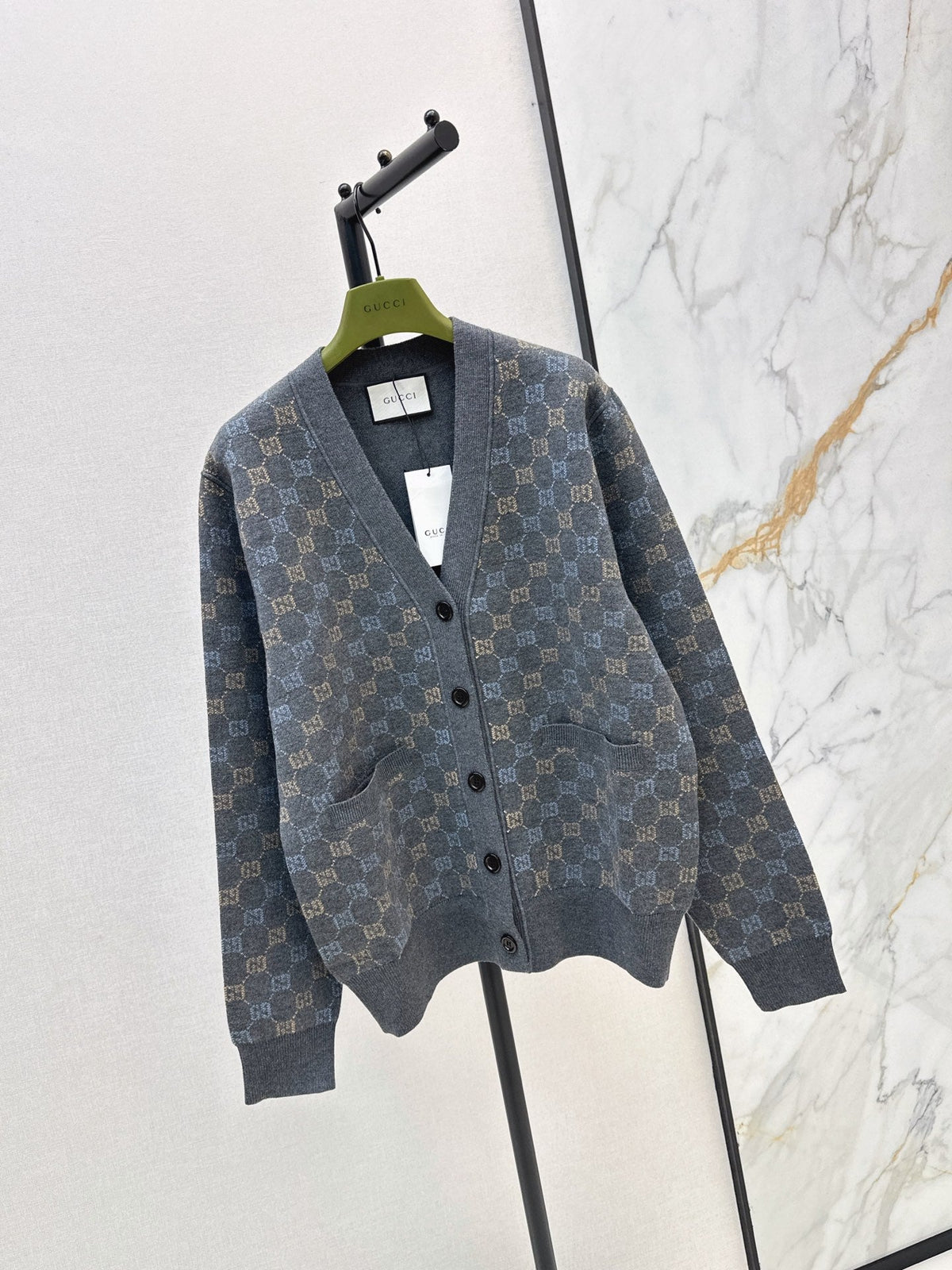 🔥Highest Quality🔥26FW New Limited Edition V-Neck Cardigan with Colorful GG Pattern 🖤