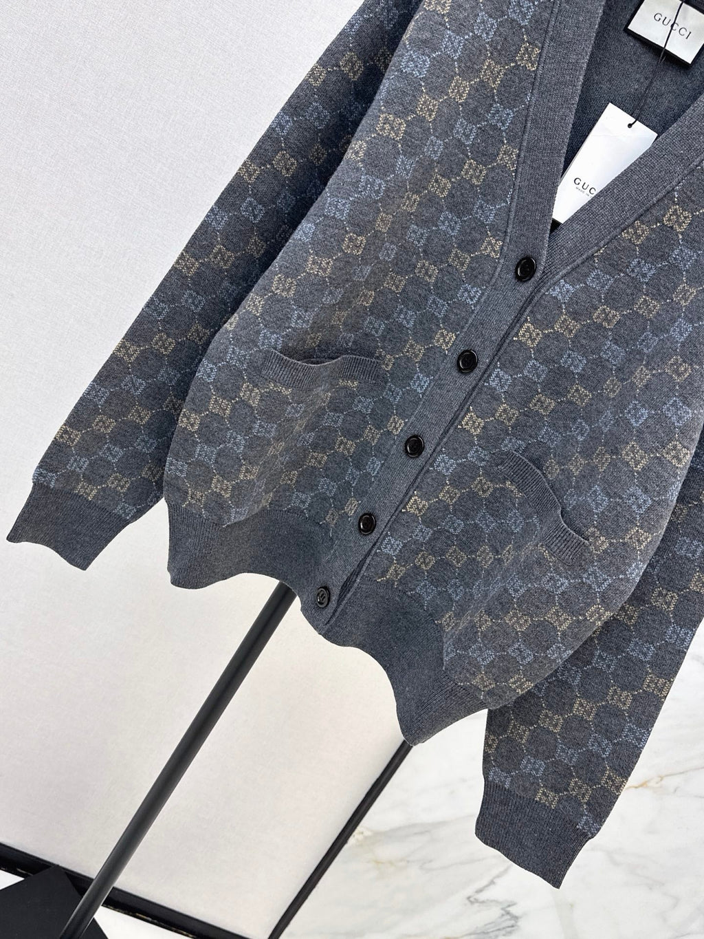 🔥Highest Quality🔥26FW New Limited Edition V-Neck Cardigan with Colorful GG Pattern 🖤