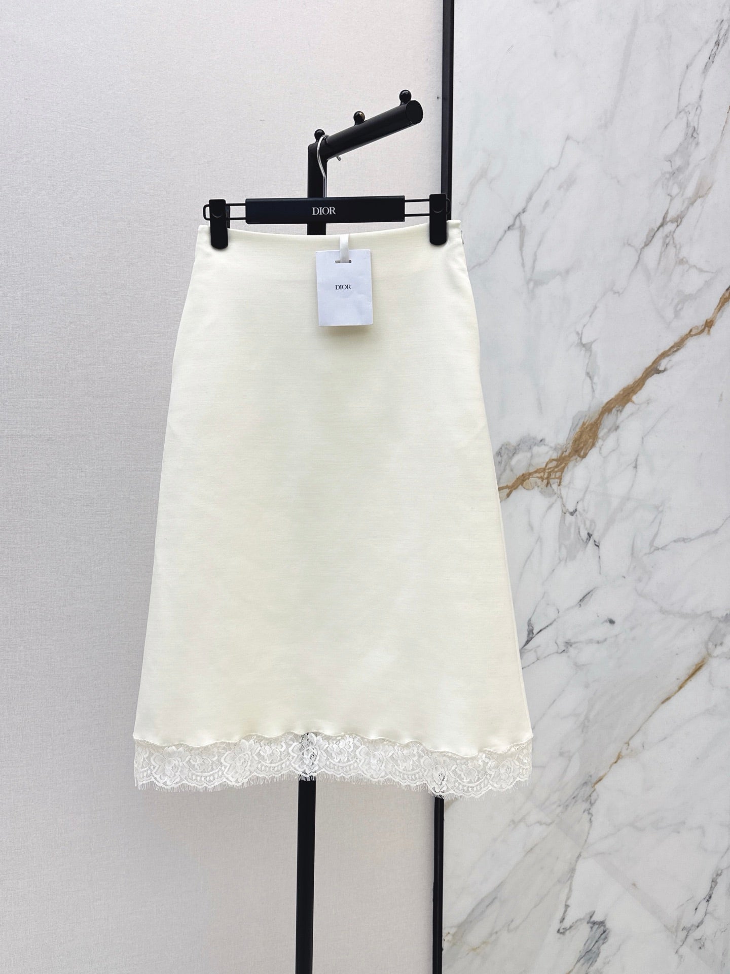 26FW New High-Waisted A-Line Skirt with Lace Paneling 🖤