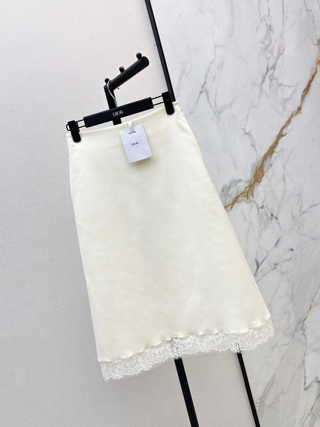 26FW New High-Waisted A-Line Skirt with Lace Paneling 🖤
