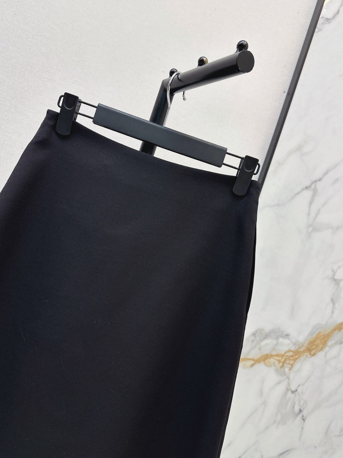 26FW New High-Waisted A-Line Skirt with Lace Paneling 🖤