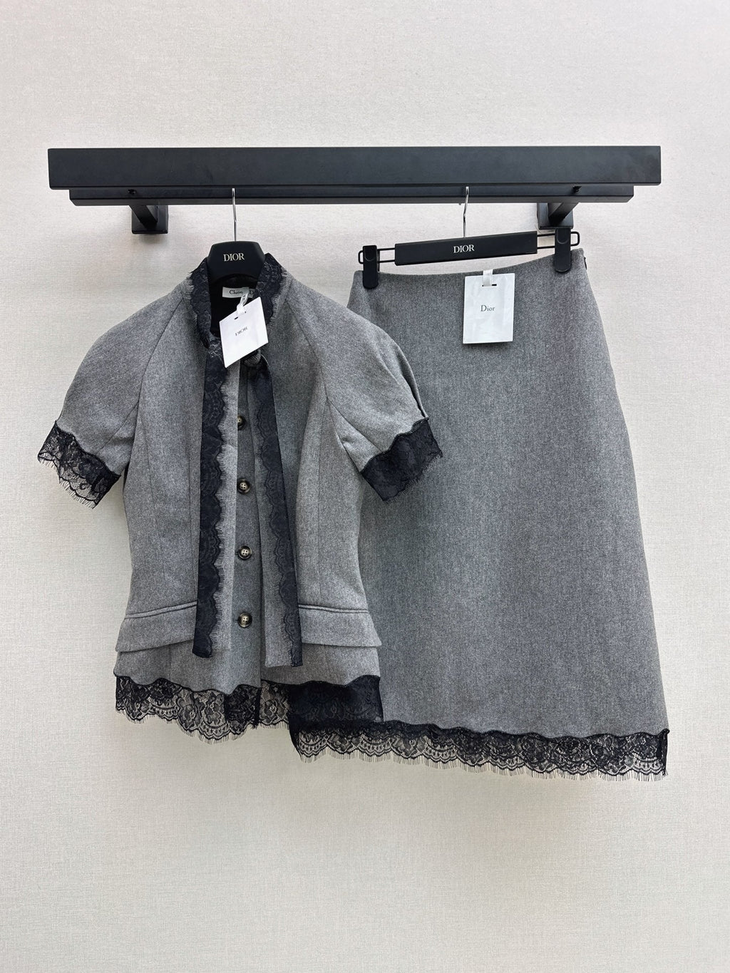 26FW New Short-Sleeve Top with Lace Paneling and Ribbon Detail 🩶