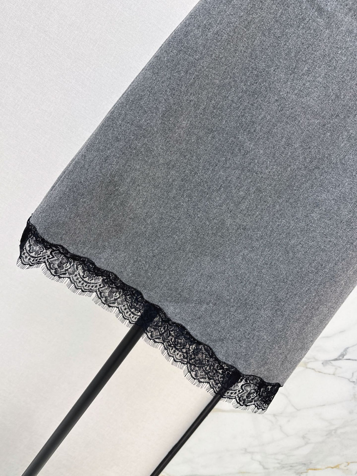 26FW New High-Waisted A-Line Skirt with Lace Paneling 🩶