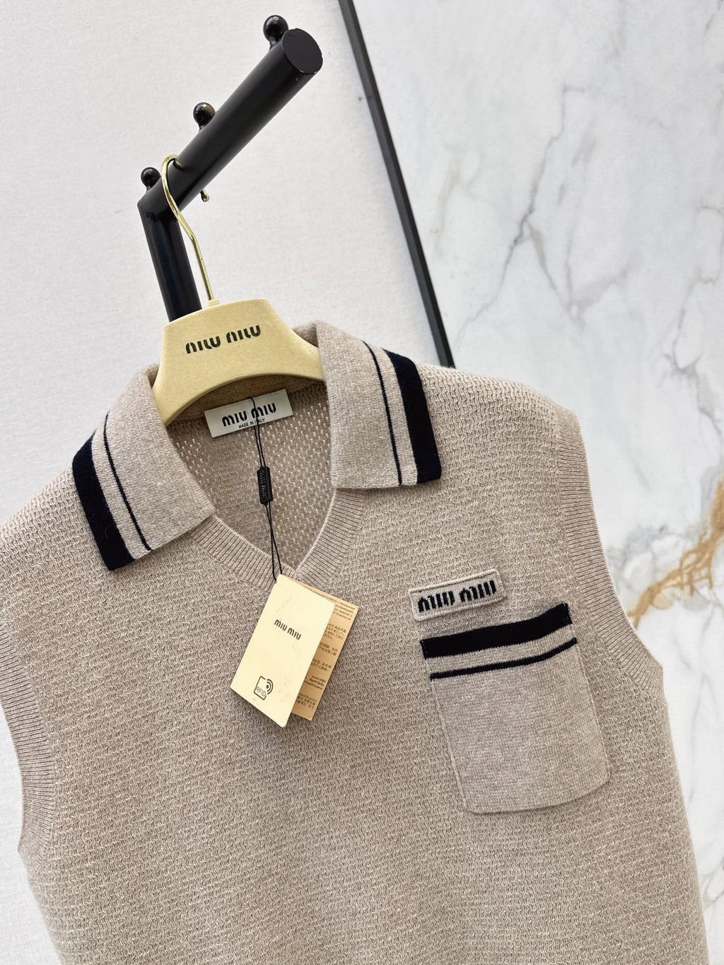 26FW New Embroidered Micro-Logo Cashmere Vest with Youthful Lapel 🩶